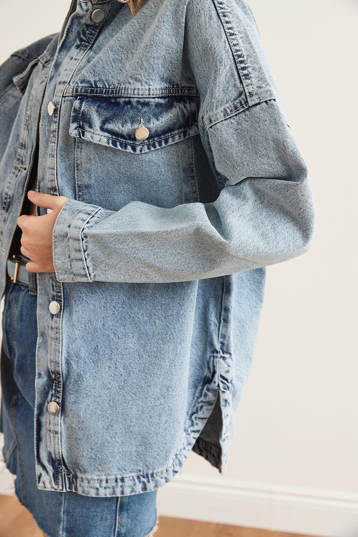 Sırtı Nakış Detaylı Oversize Denim Ceket Mavi