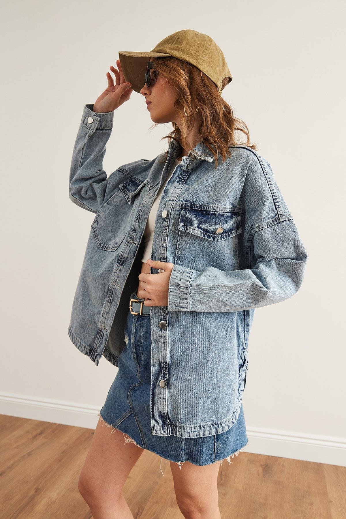 Sırtı Nakış Detaylı Oversize Denim Ceket Mavi