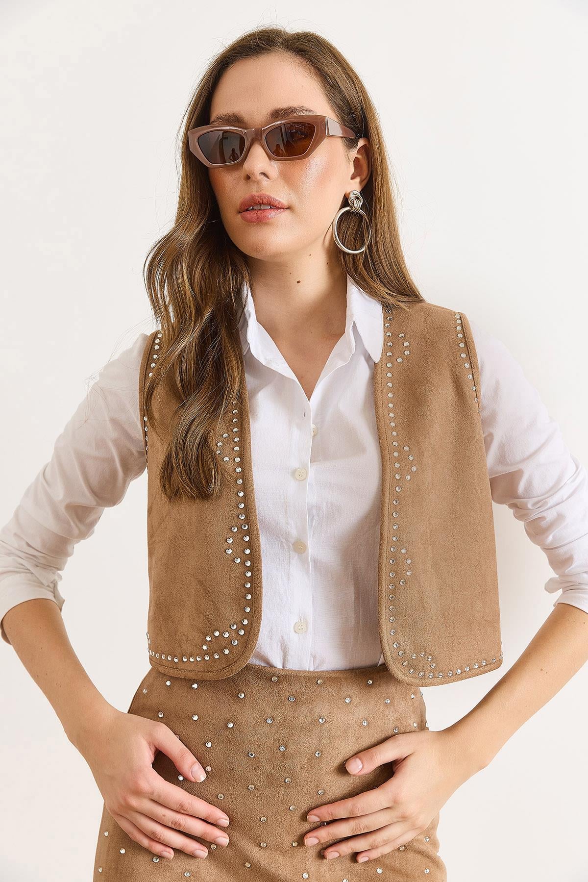 Taş Detaylı Süet Yelek Camel