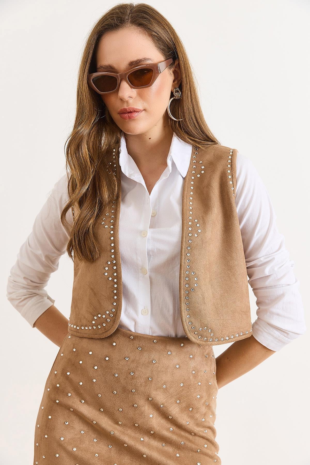 Taş Detaylı Süet Yelek Camel