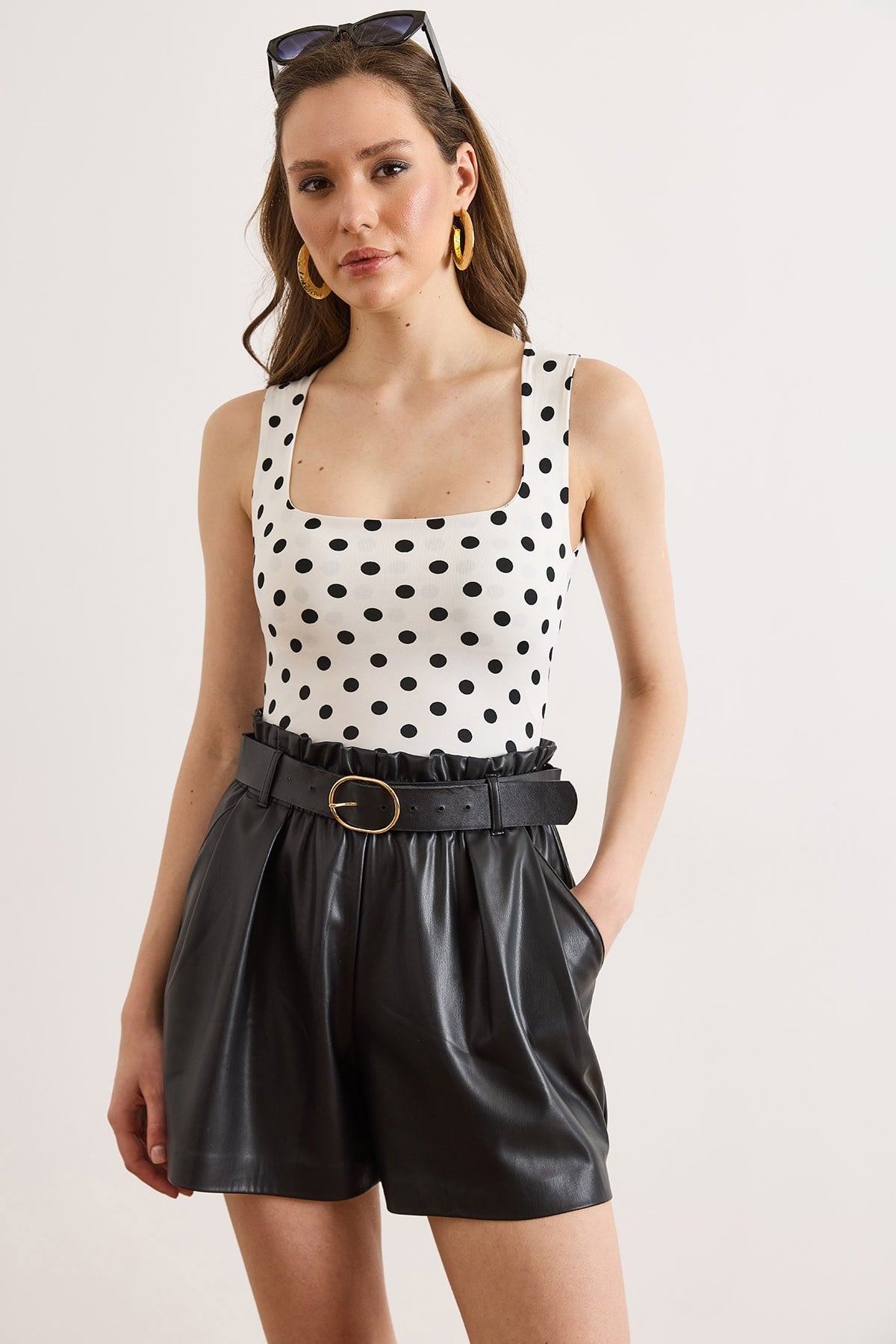 U Yaka Yarıya Kadar Çift Kat Altı Çıtçıtlı Bodysuit Puantiye Beyaz