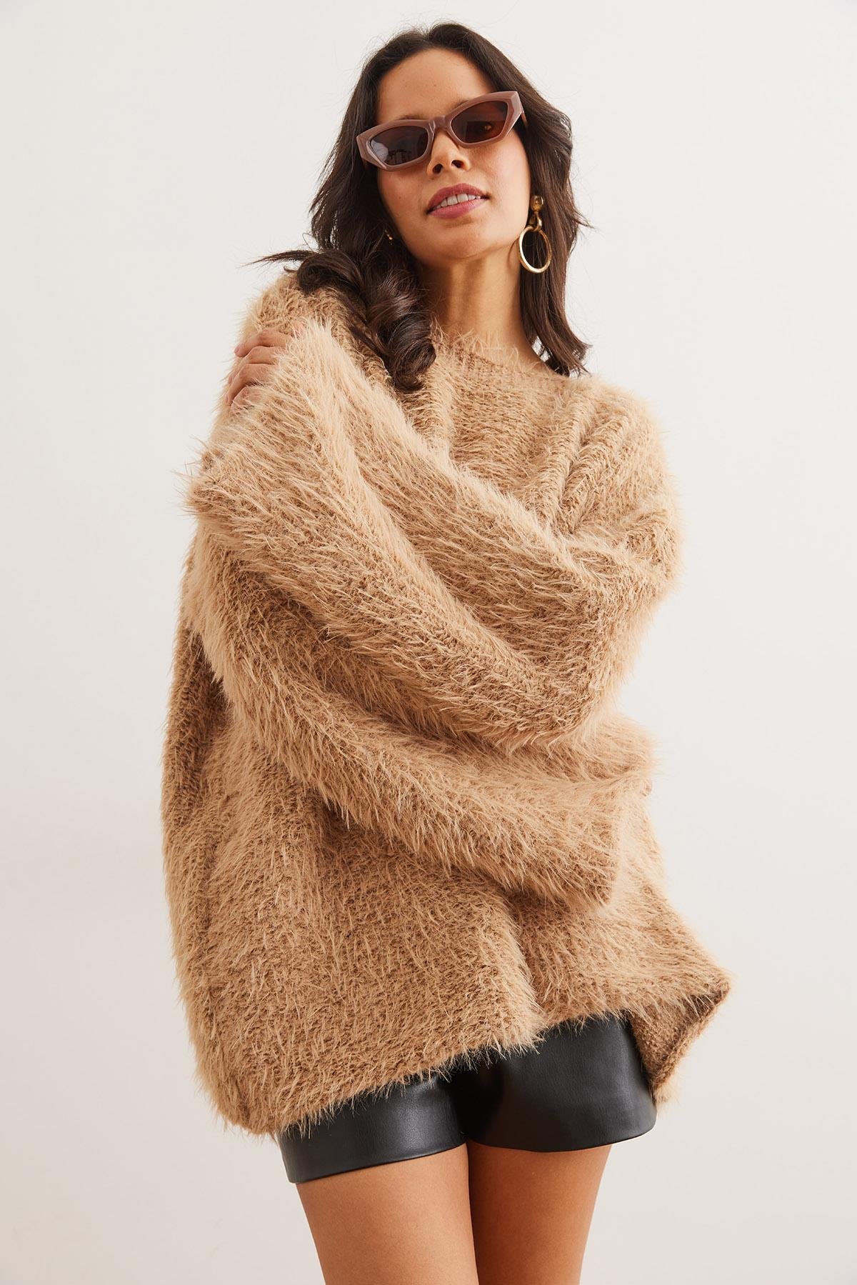 Uzun Sakallı Oversize Triko Kazak Camel