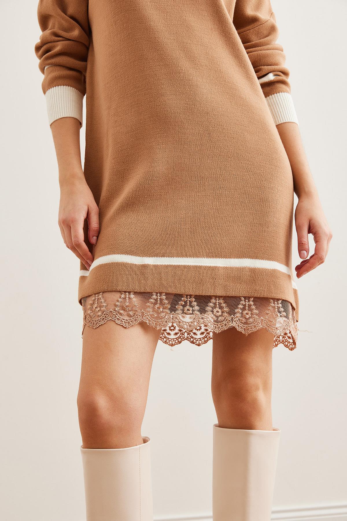 V Yaka Dantel Detaylı Triko Elbise Camel