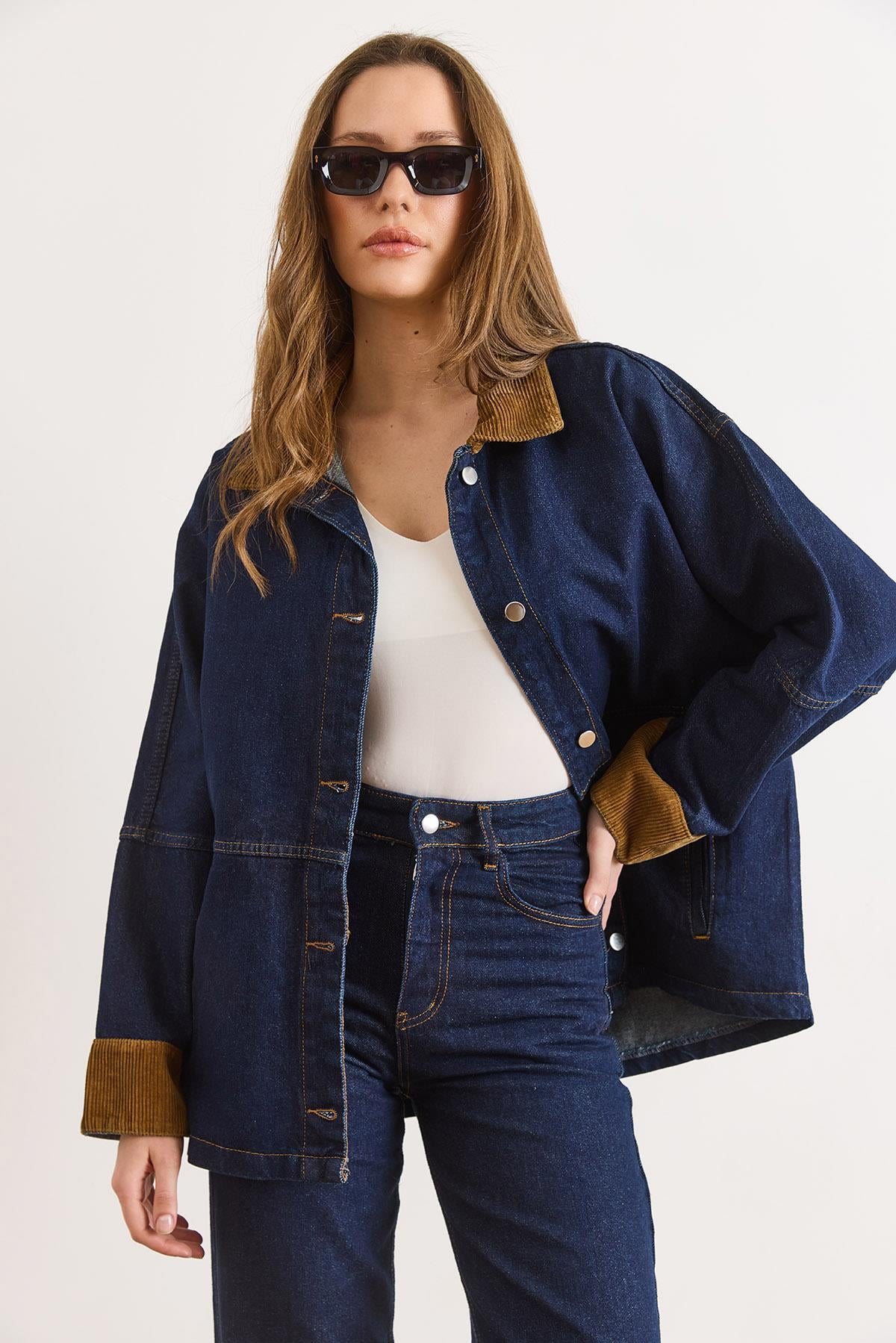 Yaka Manşet Kadife Detaylı Oversize Denim Ceket Lacivert