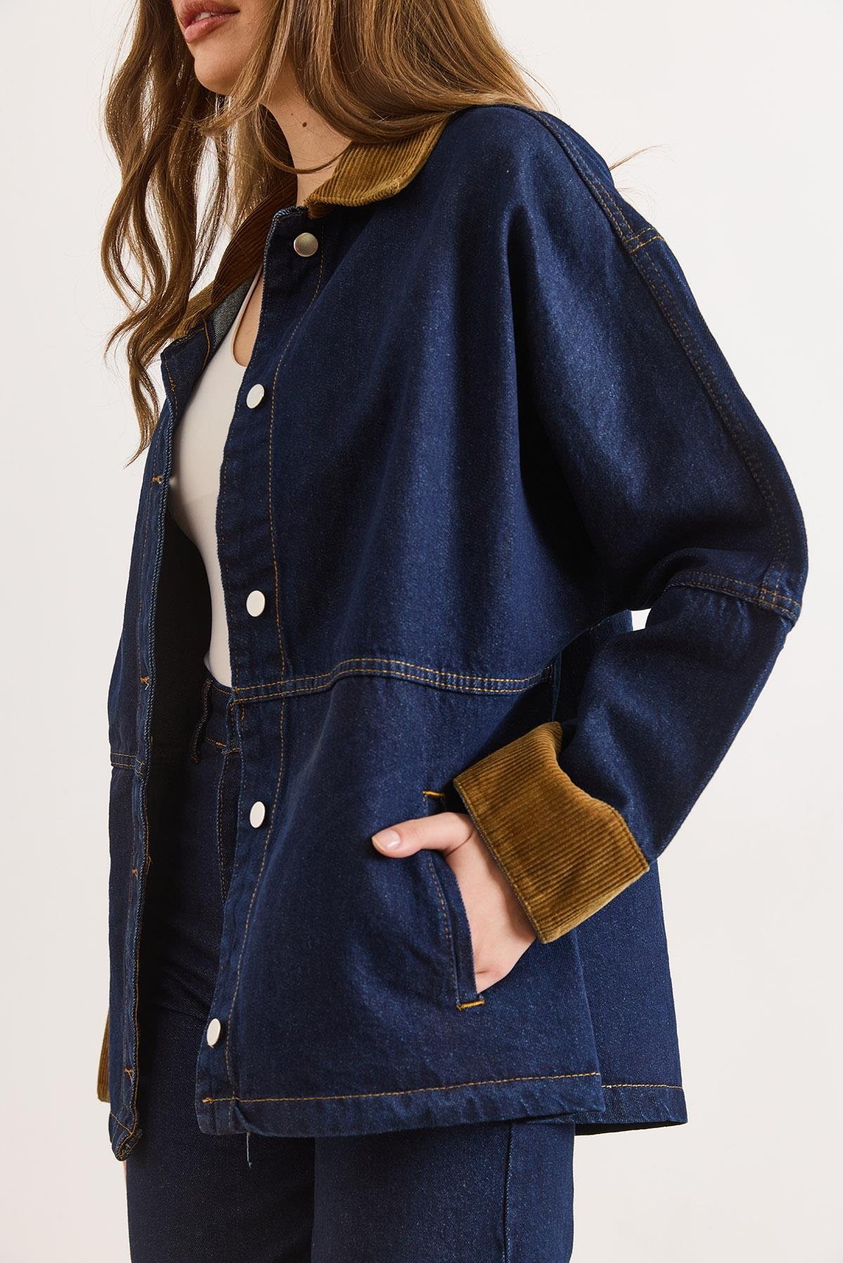 Yaka Manşet Kadife Detaylı Oversize Denim Ceket Lacivert