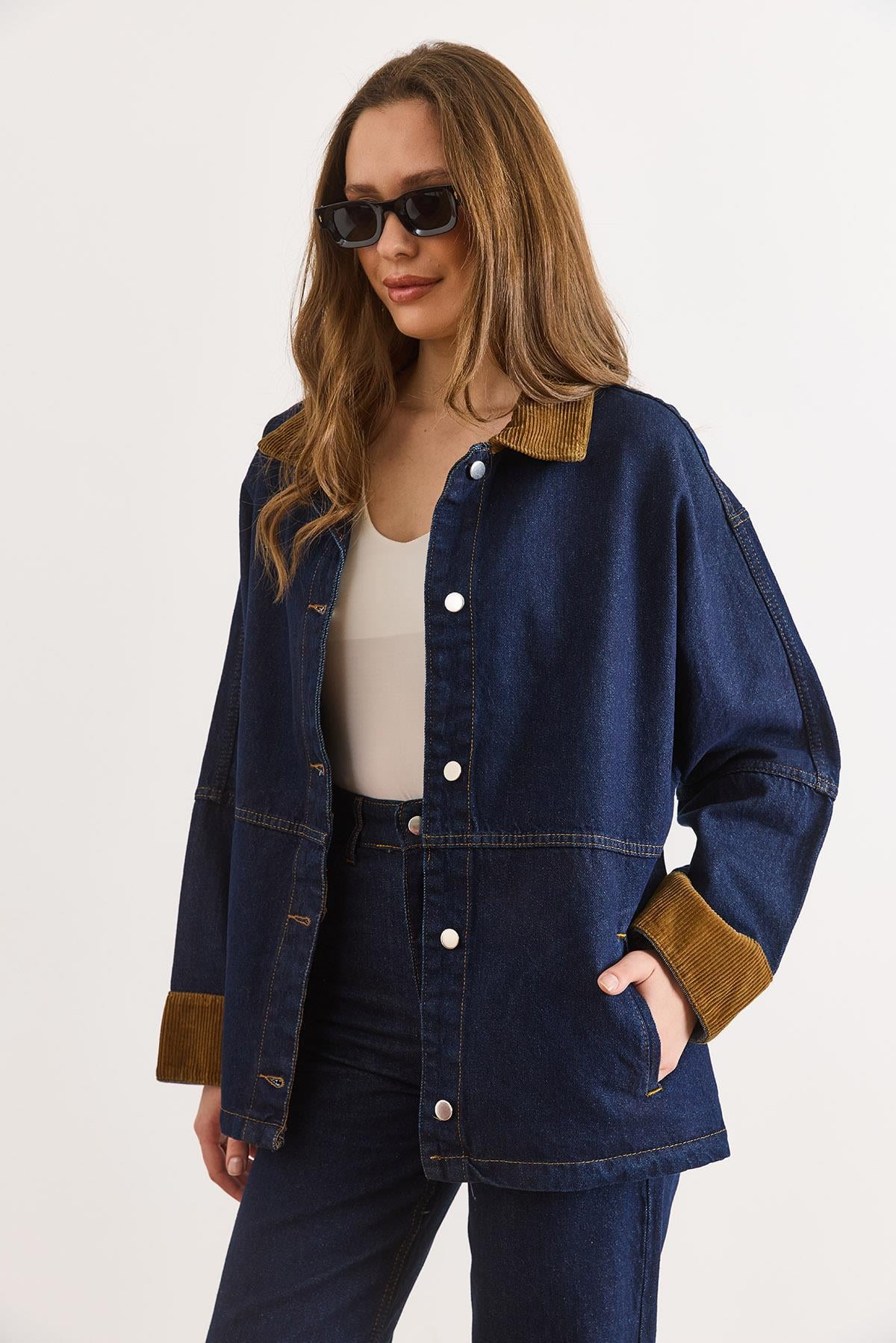 Yaka Manşet Kadife Detaylı Oversize Denim Ceket Lacivert