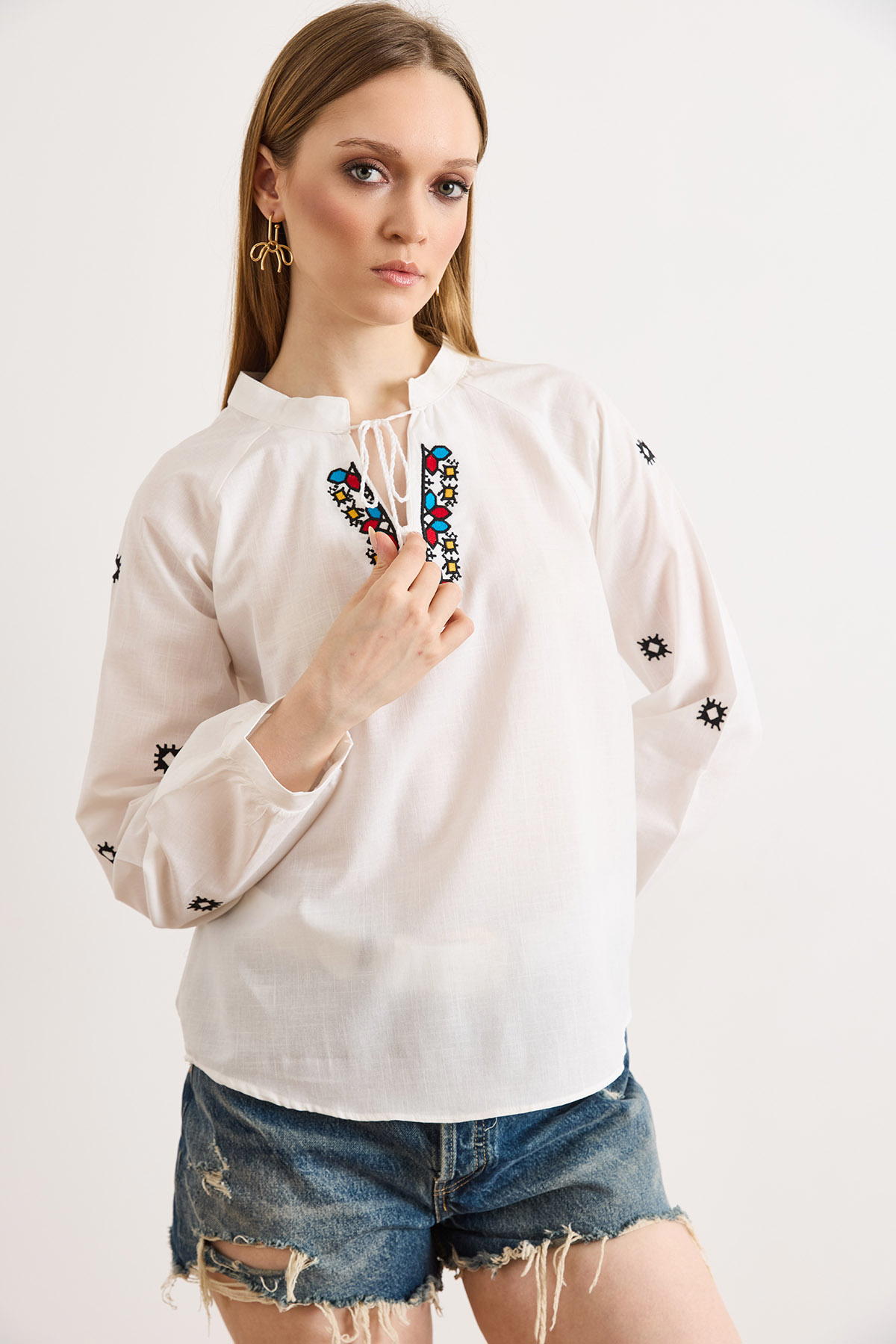 Yaka Nakış Detaylı Bağcıklı Boho Pamuk Bluz Beyaz