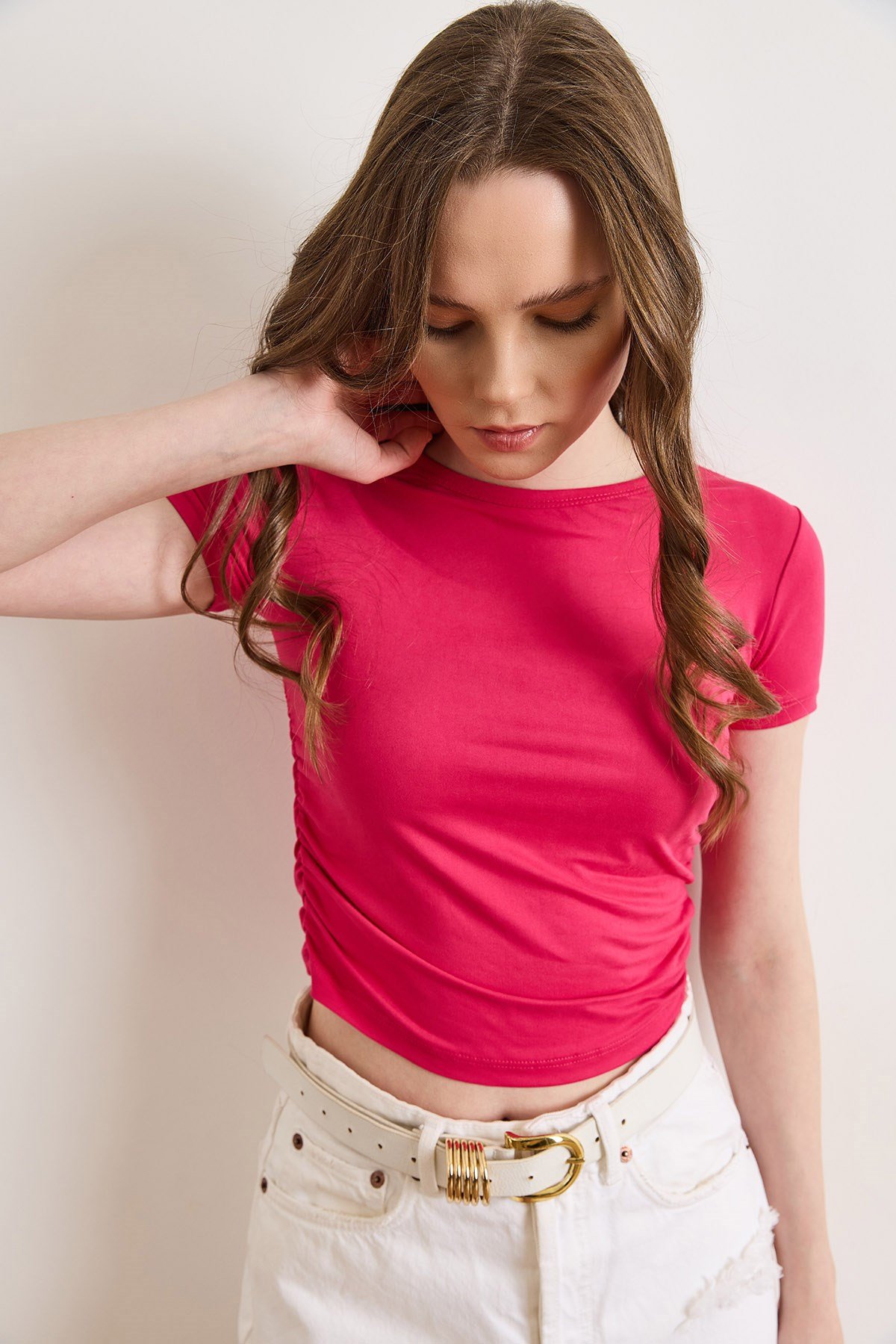 Yanı Büzgülü Yumuşak Tuşeli Crop Tişört Fuşya