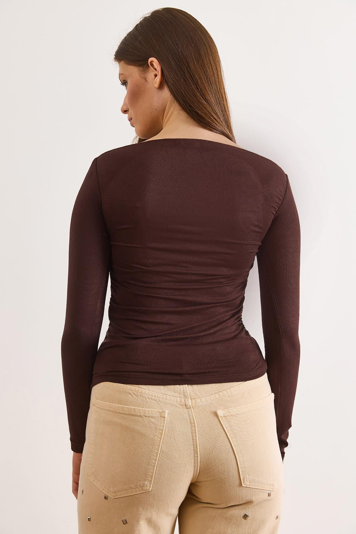 Yanı Drape Kayık Yaka Transparan Bluz Kahverengi