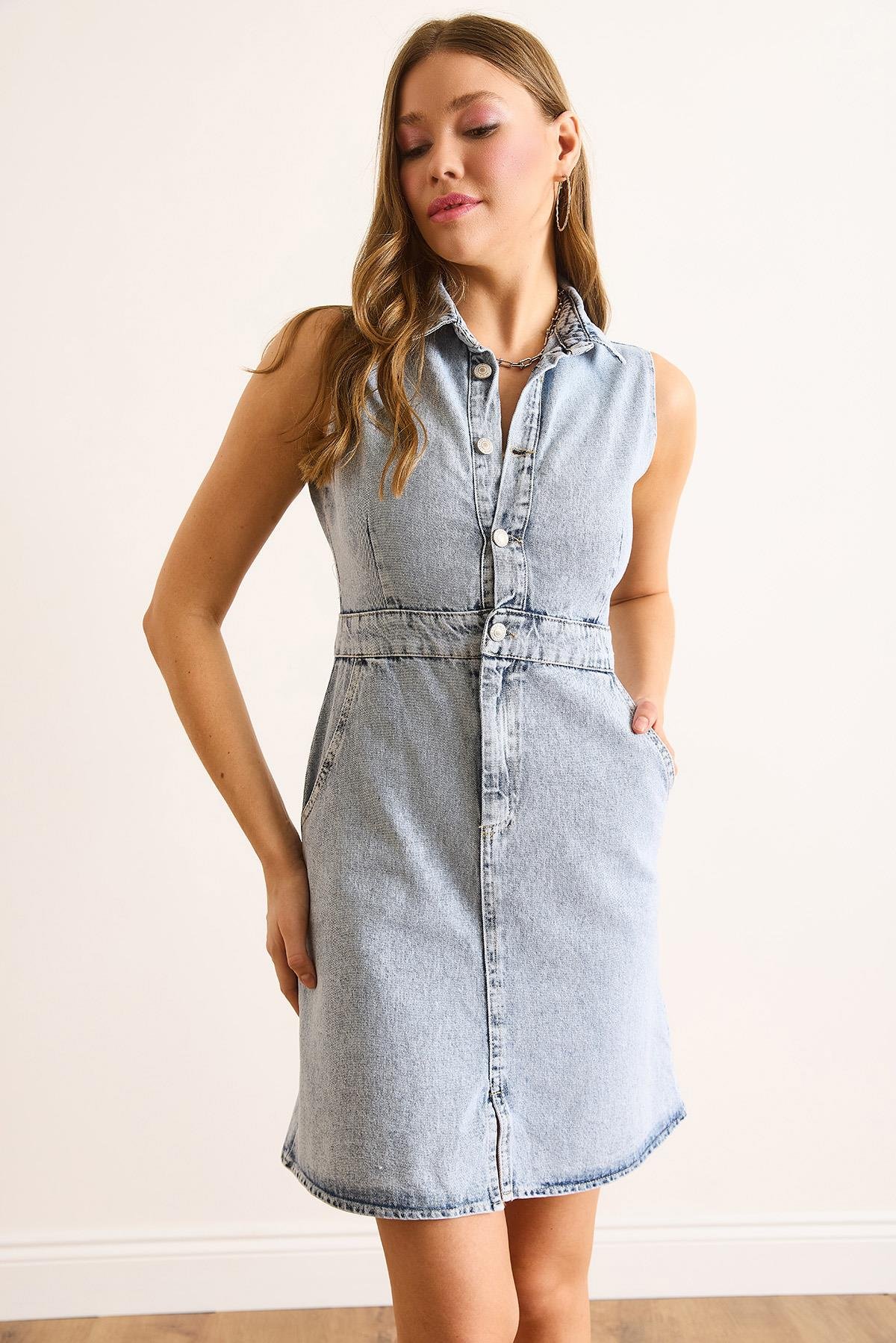 Yarıya Kadar Düğmeli Cepli Mini Denim Elbise Açık Mavi