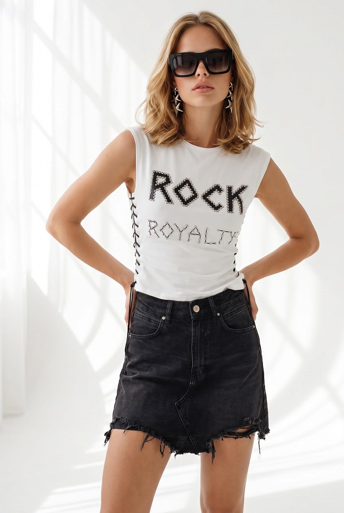 Yırtık Detaylı Püsküllü Denim Mini Etek Siyah