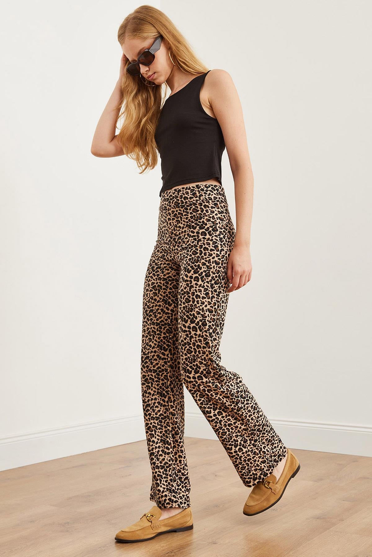 Yüksek Bel Süet Dokulu Bol Paça Pantolon Leopar Bej