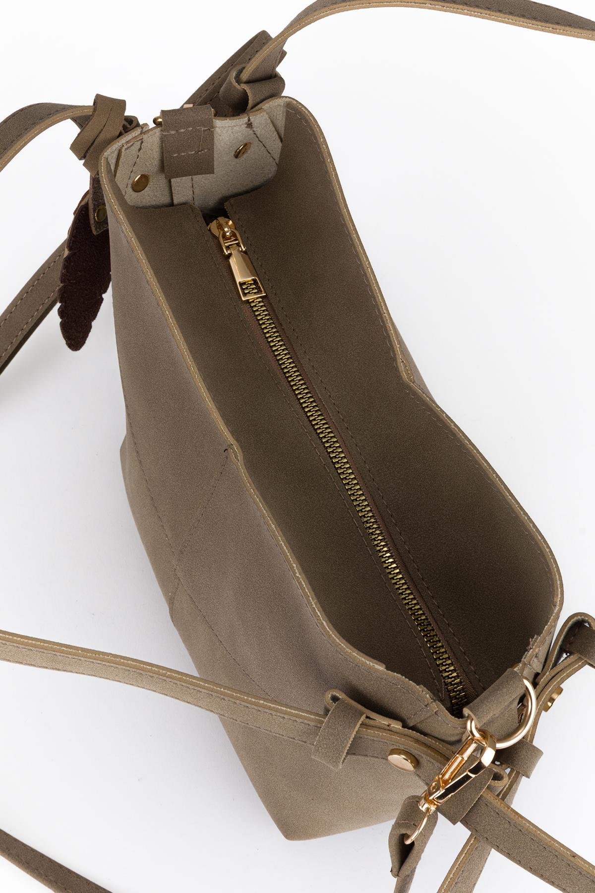 Asimetrik Süet Çapraz Çanta Vizon