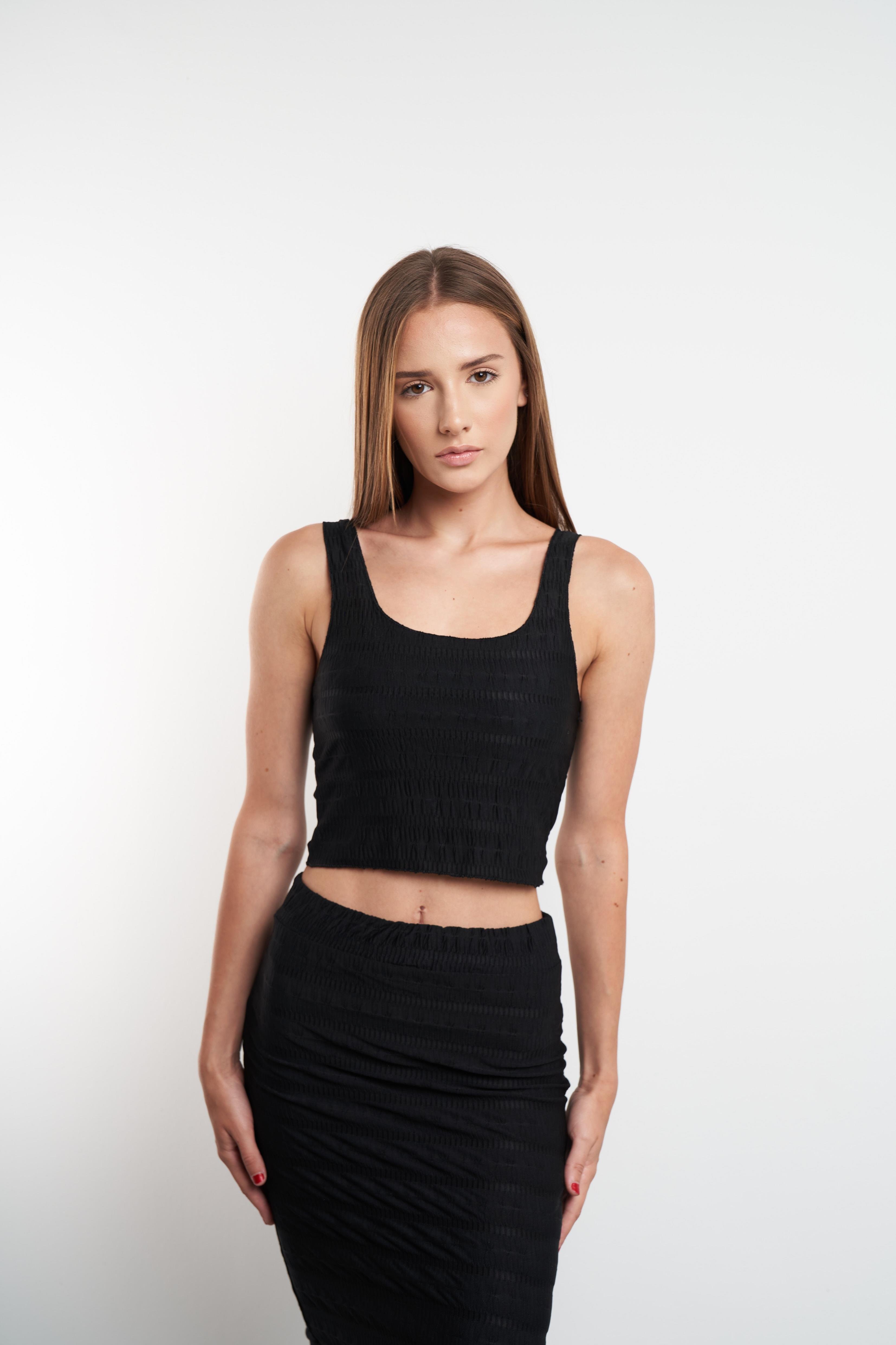 Askılı Kabartma Desenli Crop Bluz Siyah