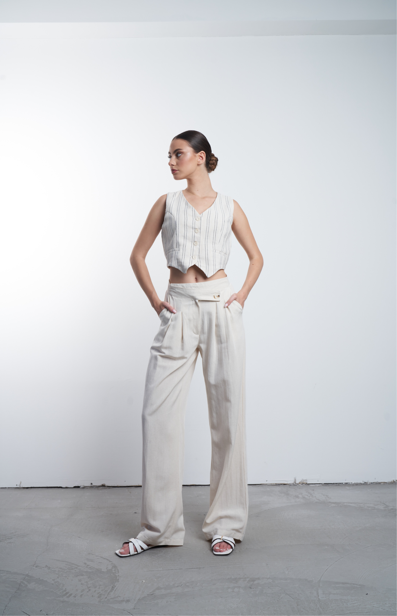 Bel Pile Detaylı Bol Paça Pantolon Natural