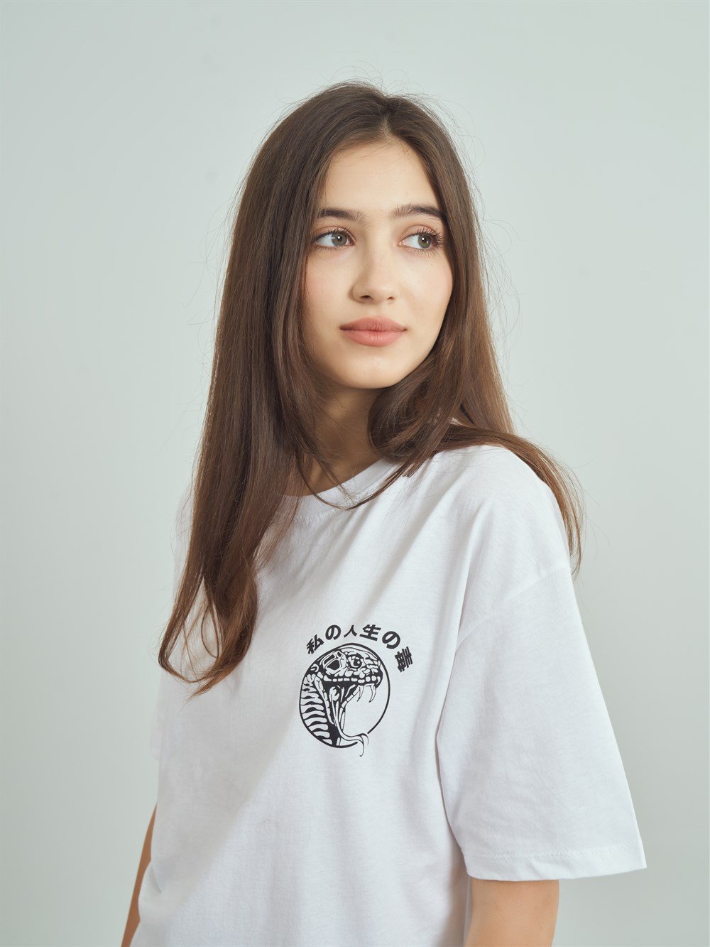 Bisiklet Yaka Çince Yazı ve Yılan Baskılı T-shirt