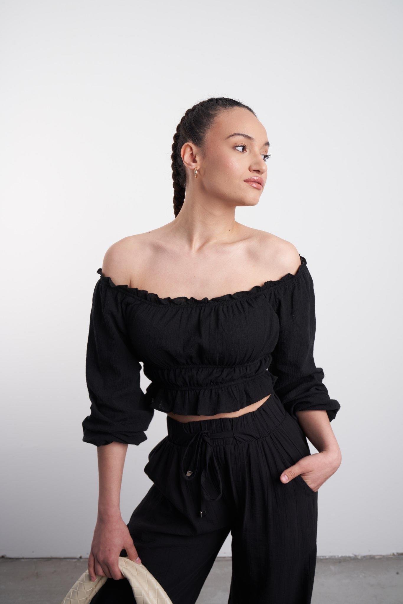 Büzgü Detaylı Crop Bluz Siyah
