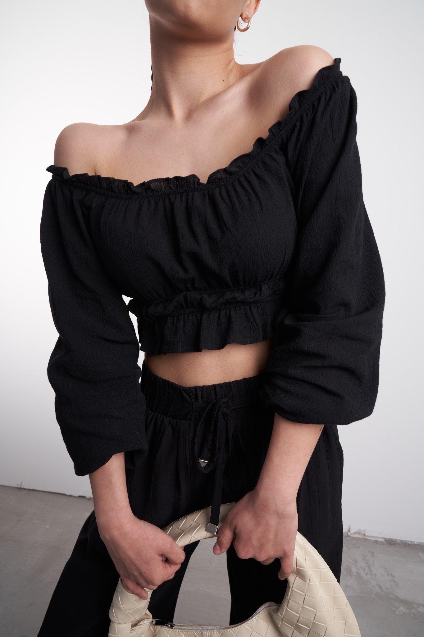 Büzgü Detaylı Crop Bluz Siyah