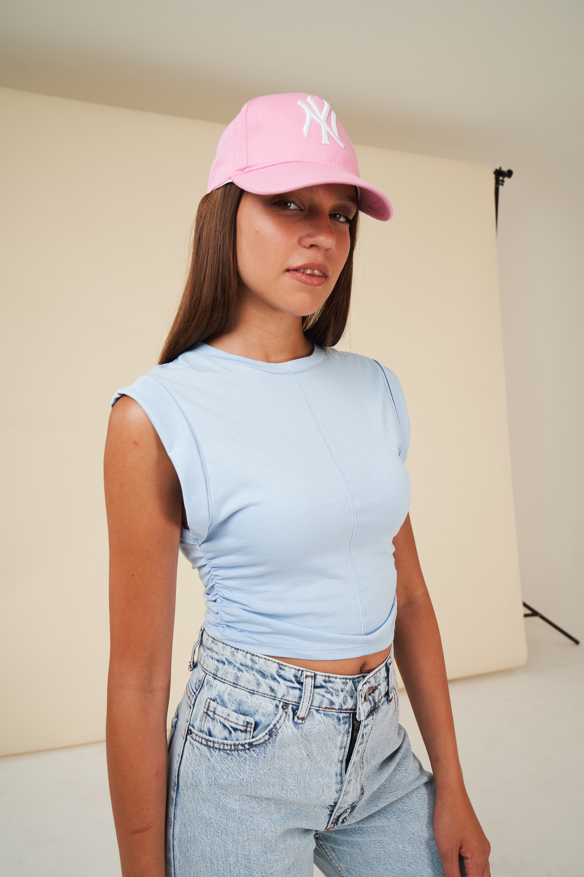 Büzgü Detaylı Kolsuz T-shirt