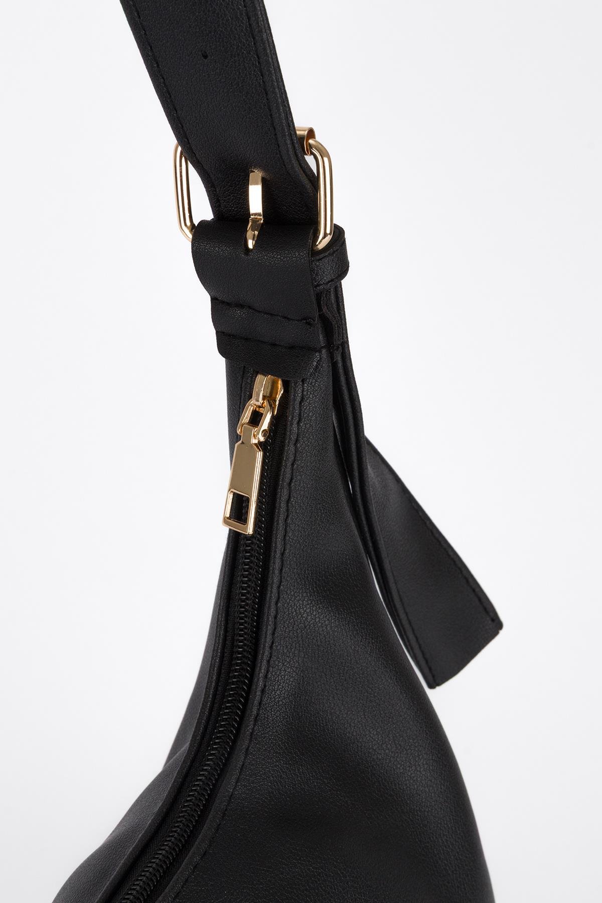 Charmlı Salaş Omuz Çantası Siyah