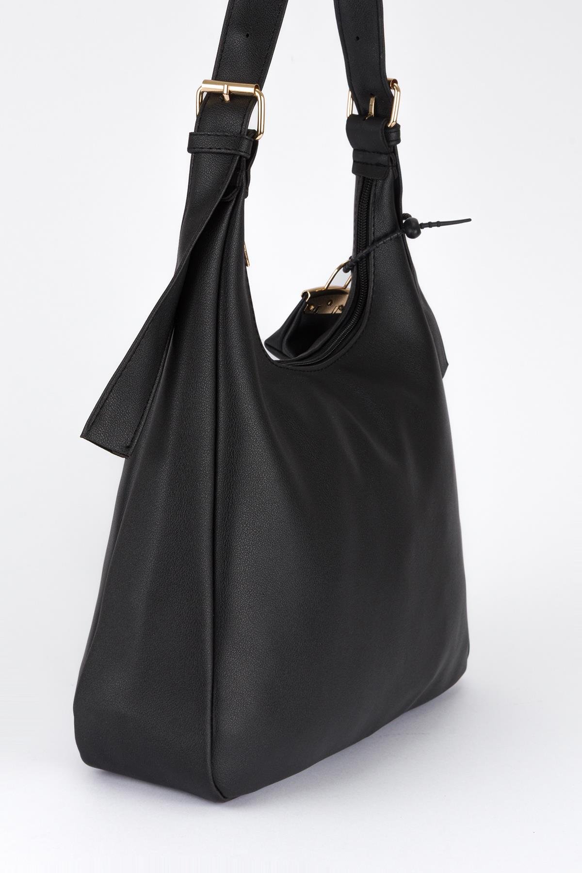 Charmlı Salaş Omuz Çantası Siyah