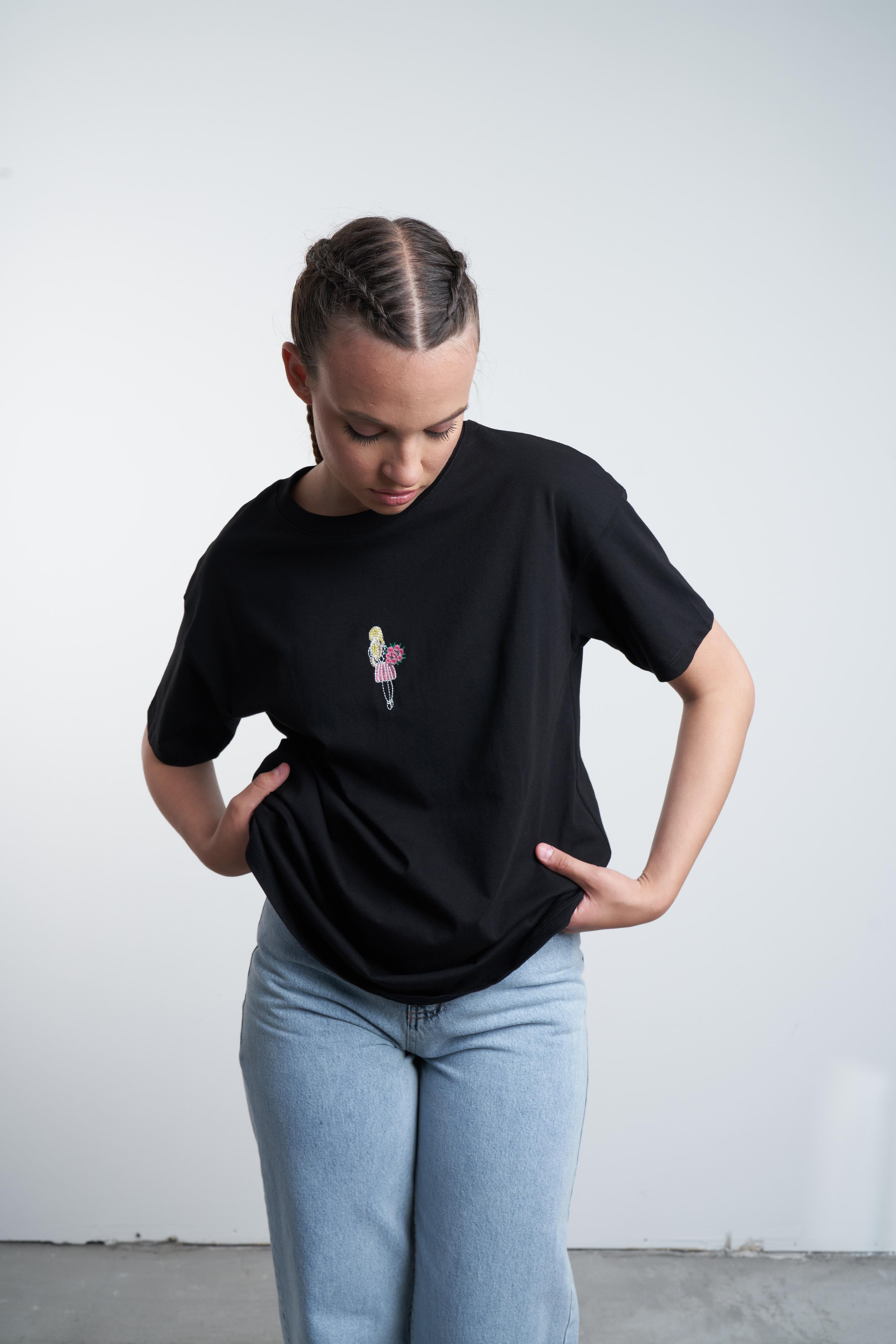 Çicekli Bayan Nakış Baskılı T-shirt Siyah
