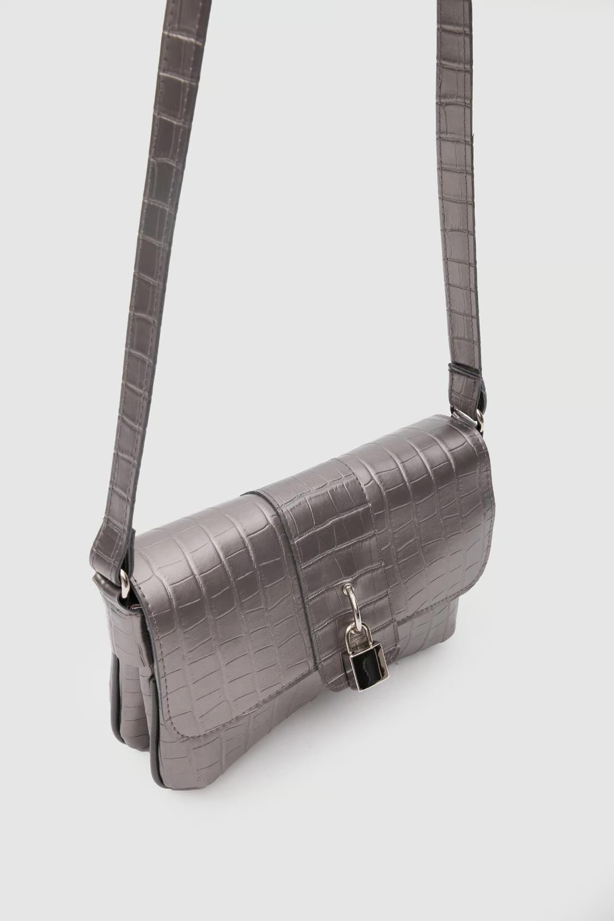 Croco Kilit Detaylı Çapraz Çanta Gümüş