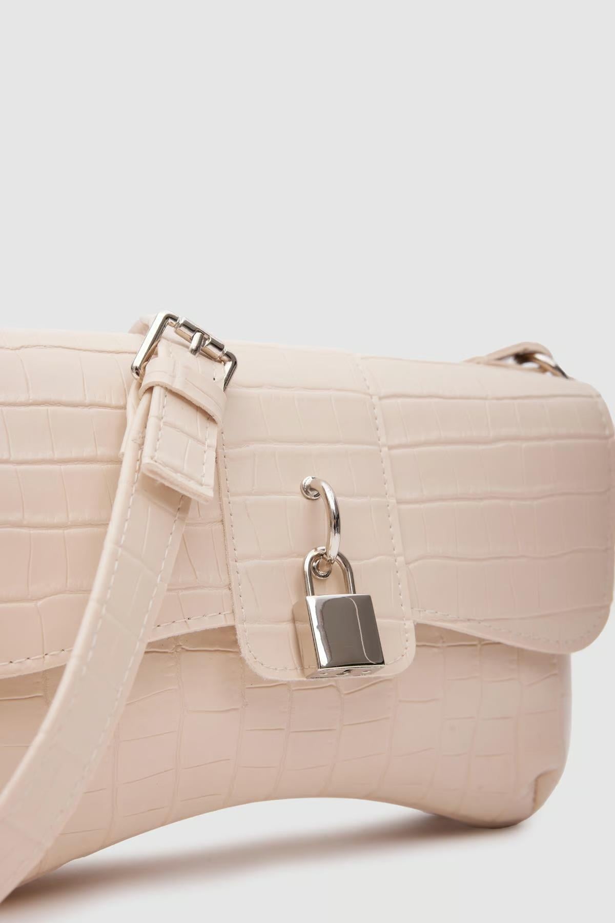 Croco Kilit Detaylı Çapraz Çanta Krem