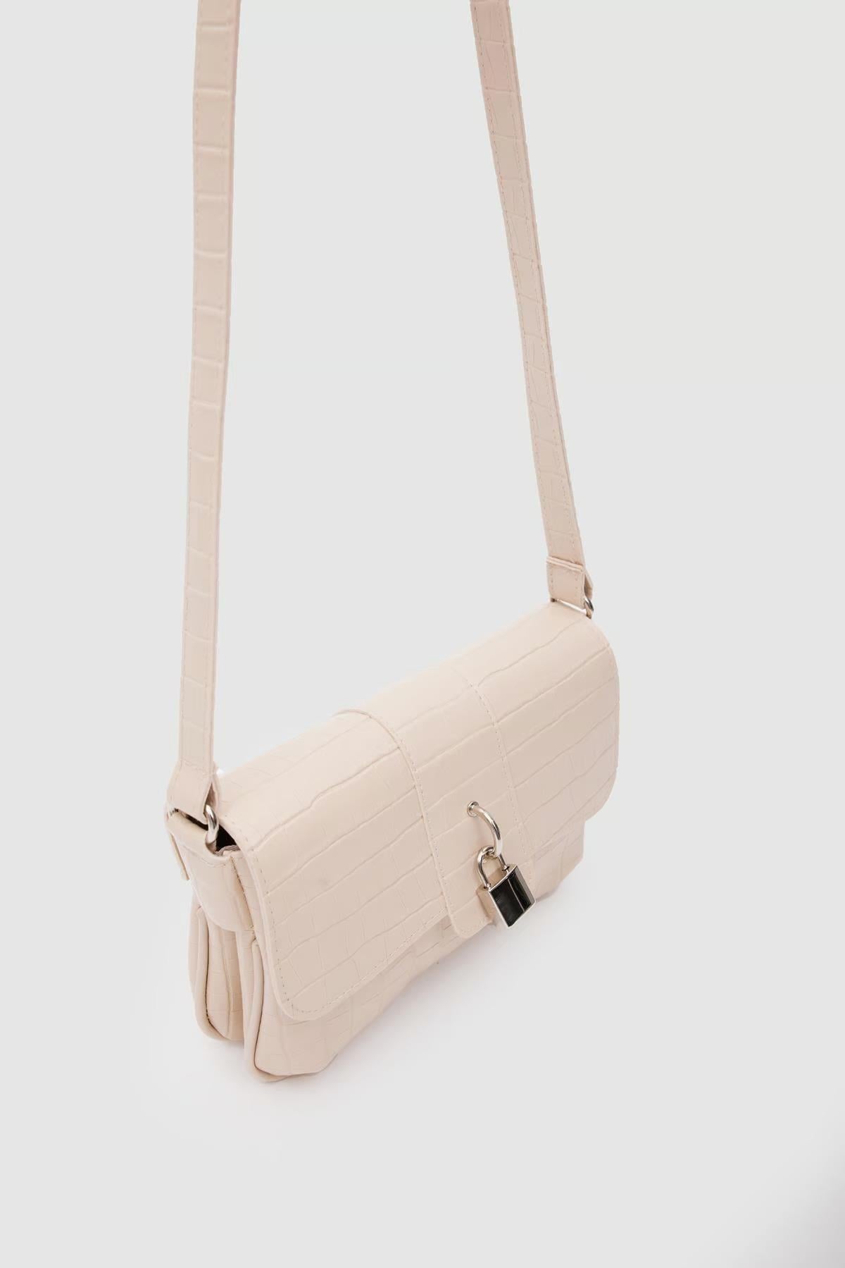 Croco Kilit Detaylı Çapraz Çanta Krem