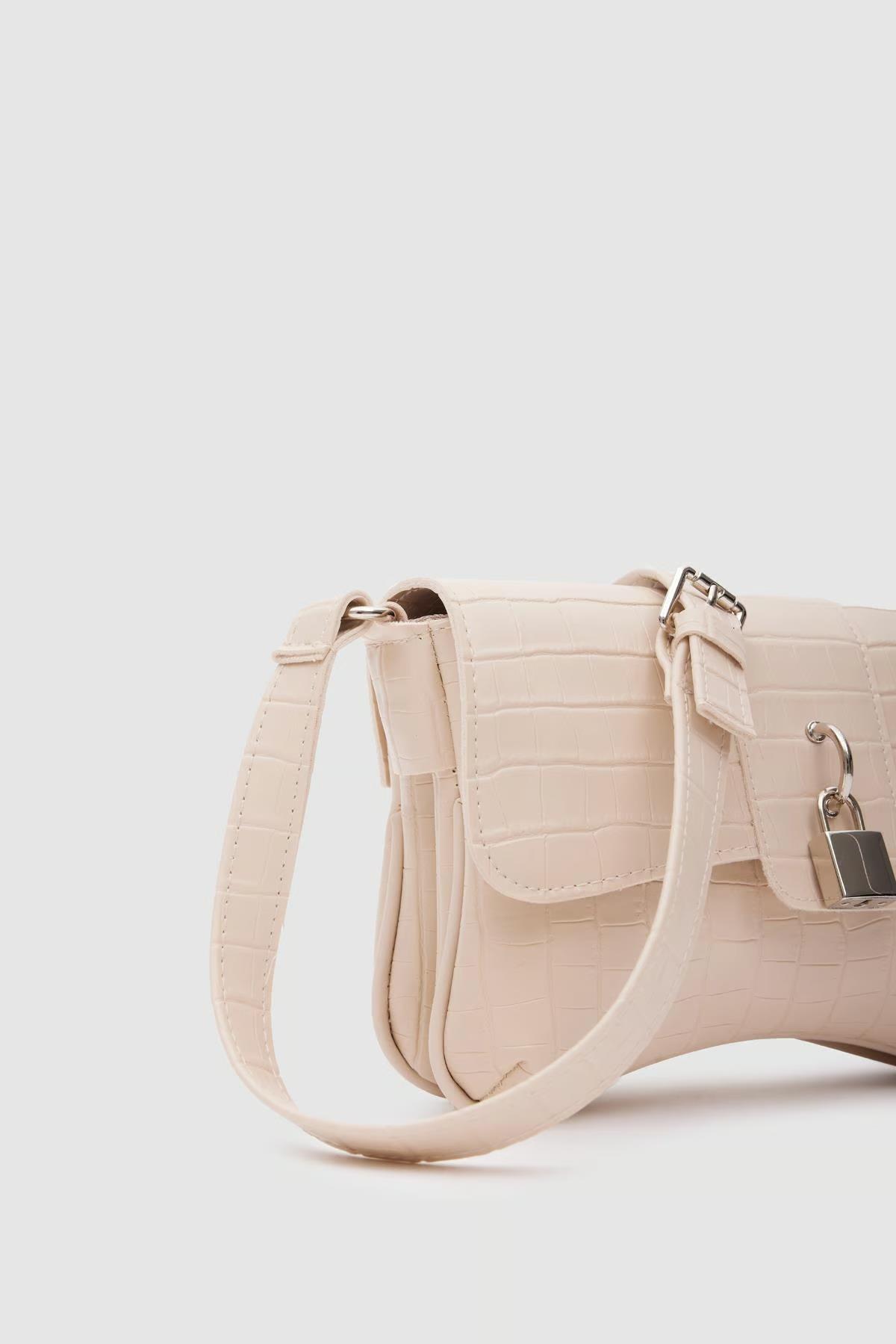 Croco Kilit Detaylı Çapraz Çanta Krem