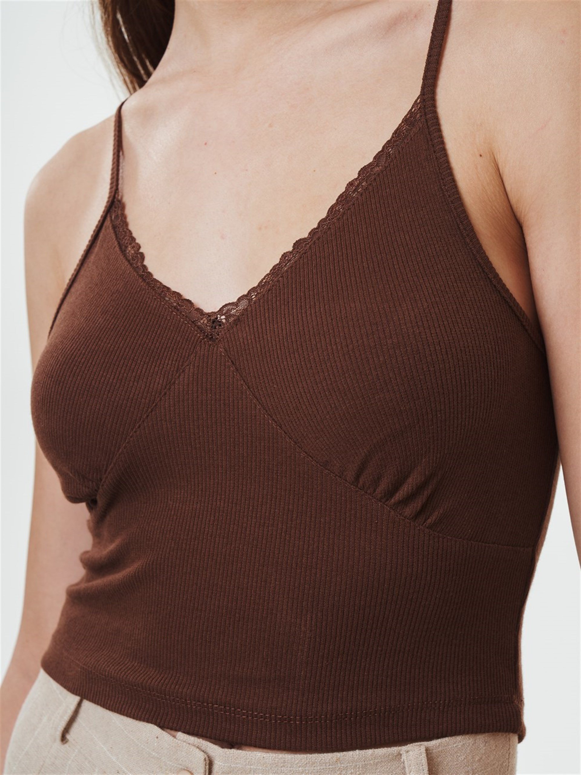 Dantel Detaylı Atlet