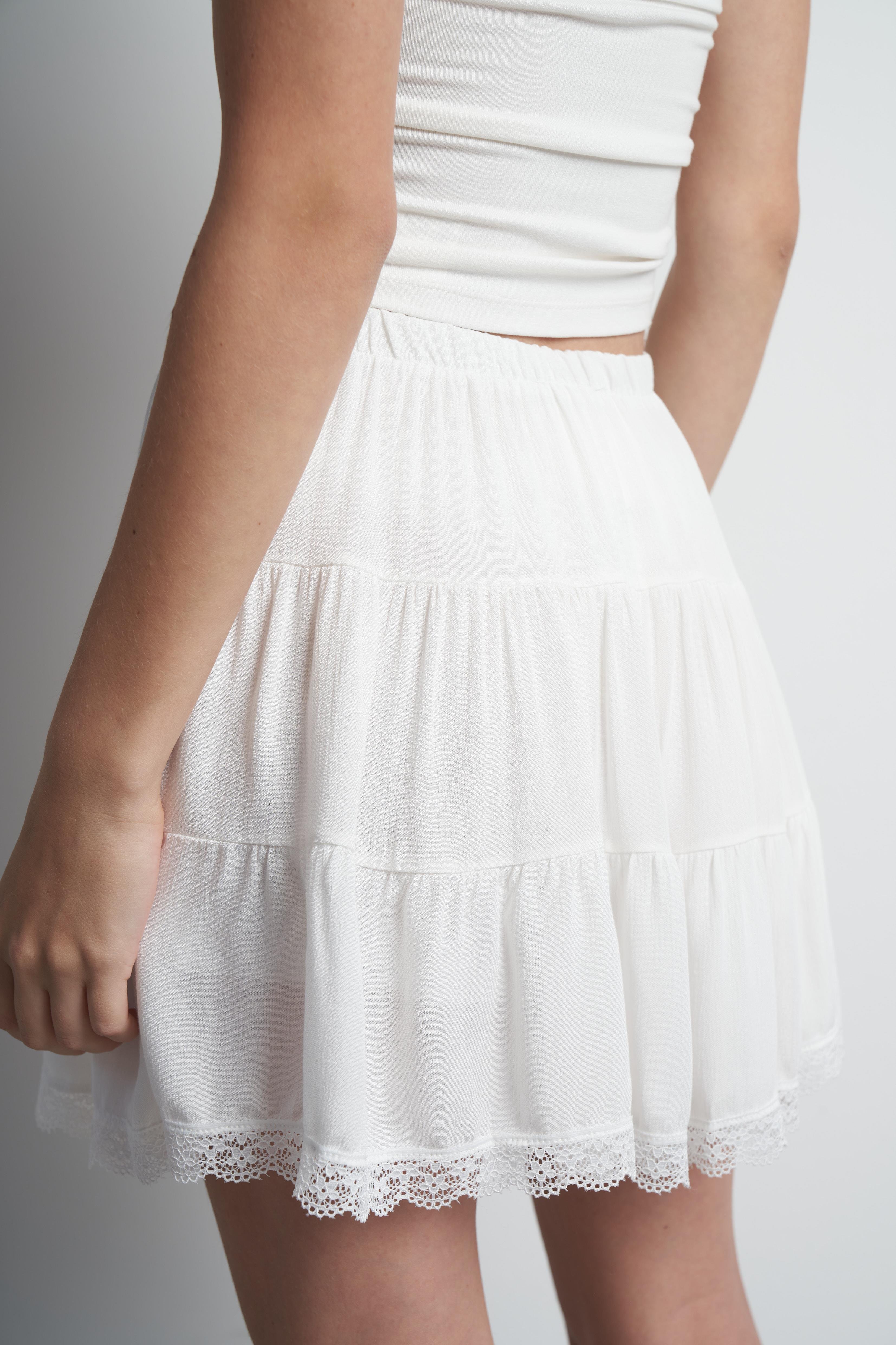 Dantel Detaylı Krinkıl Şort Etek Ekru