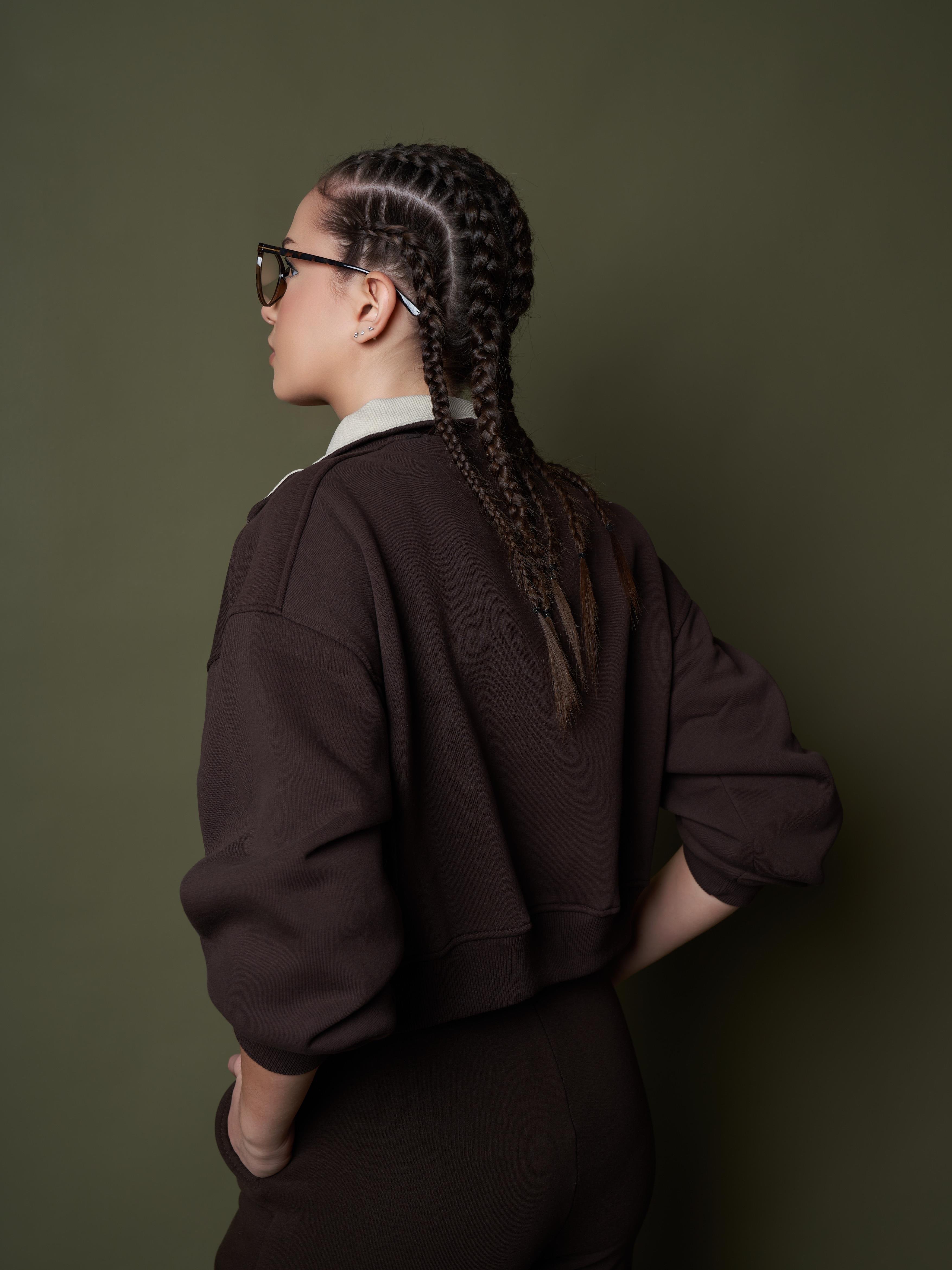 Dik Yaka Şardonlu Sweatshirt Kahve