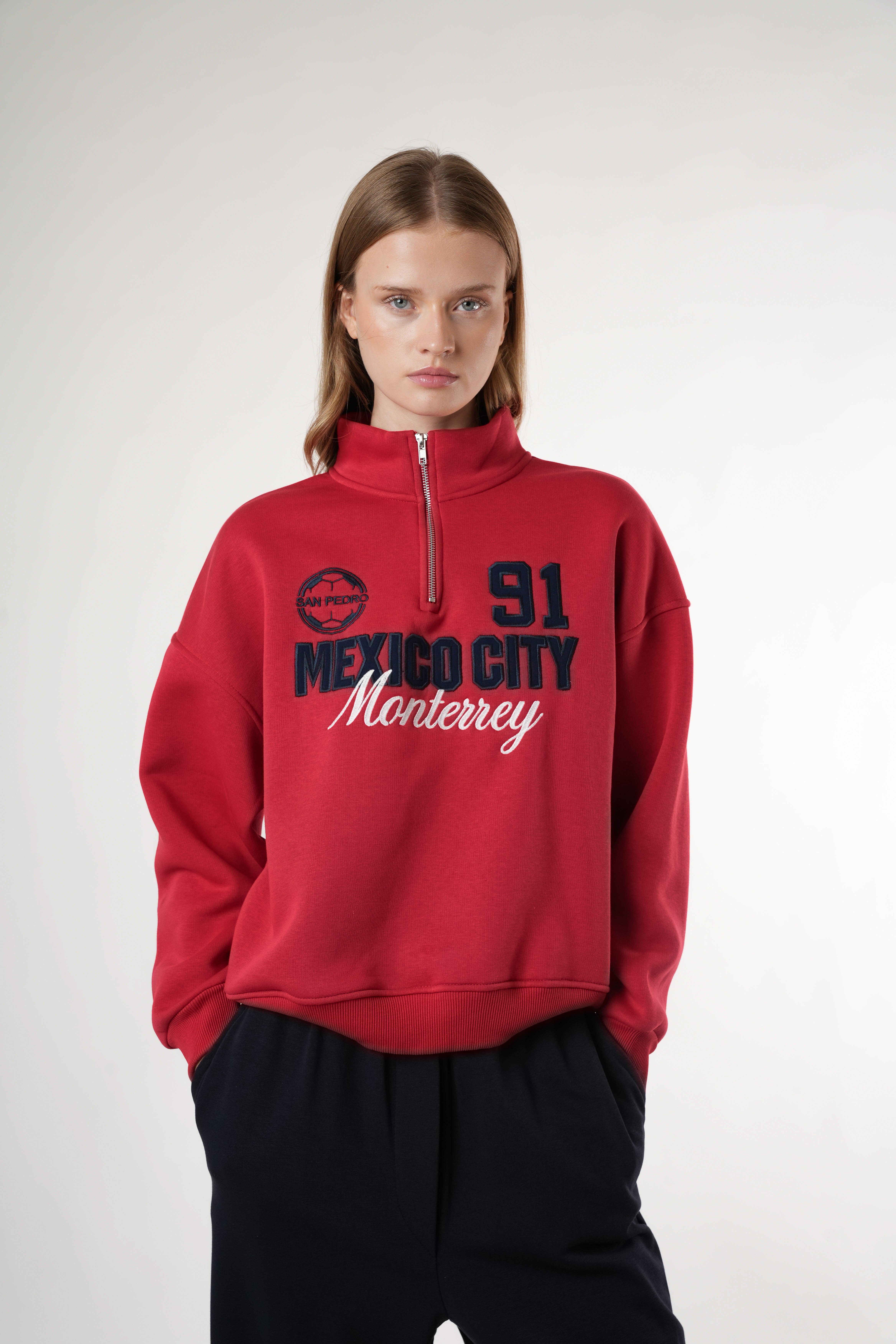 Dik Yaka Şardonlu Sweatshirt Kırmızı
