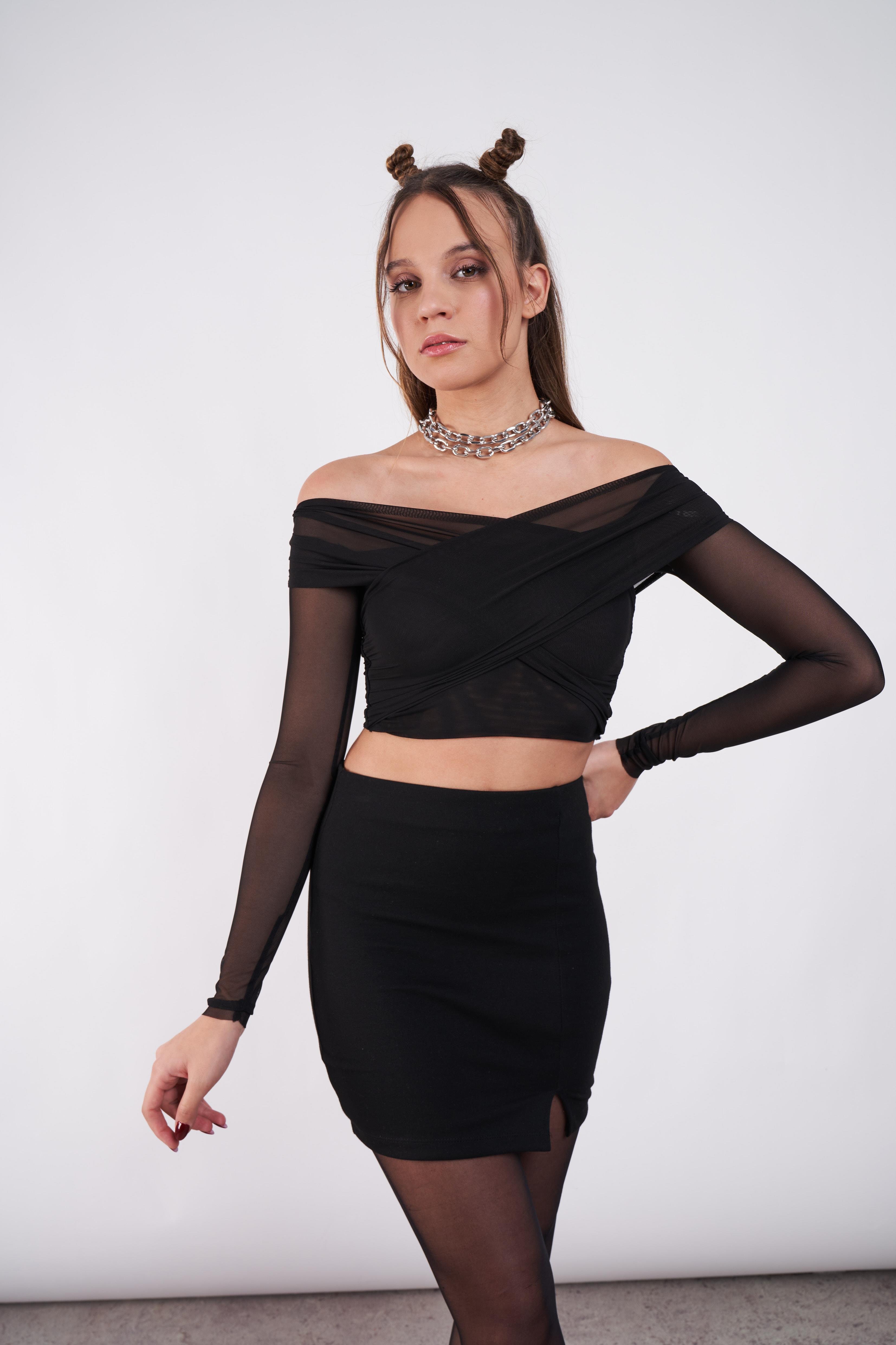 Düşük Omuz Tül Crop Bluz Siyah