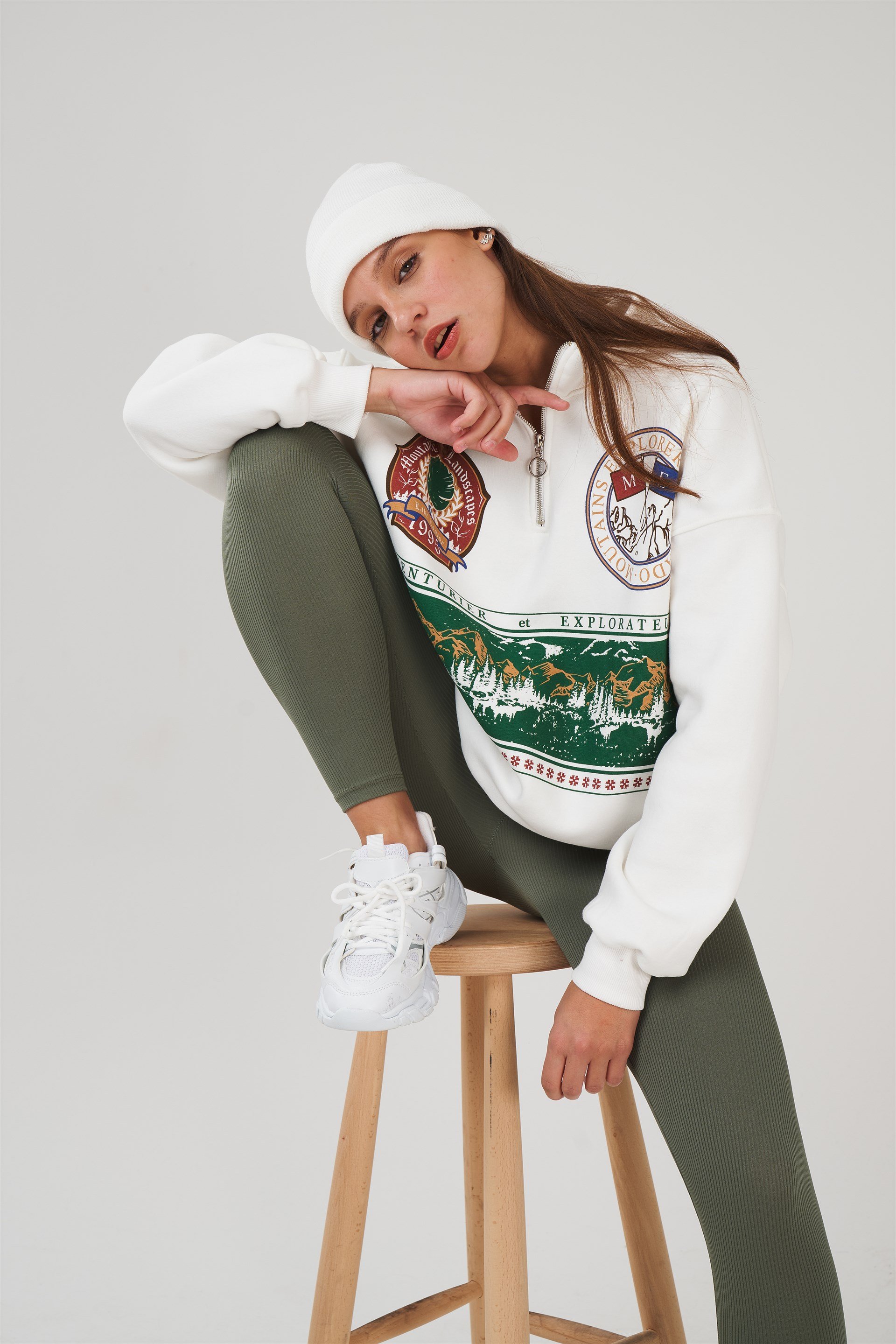Hakim Yaka Baskılı Sweatshirt