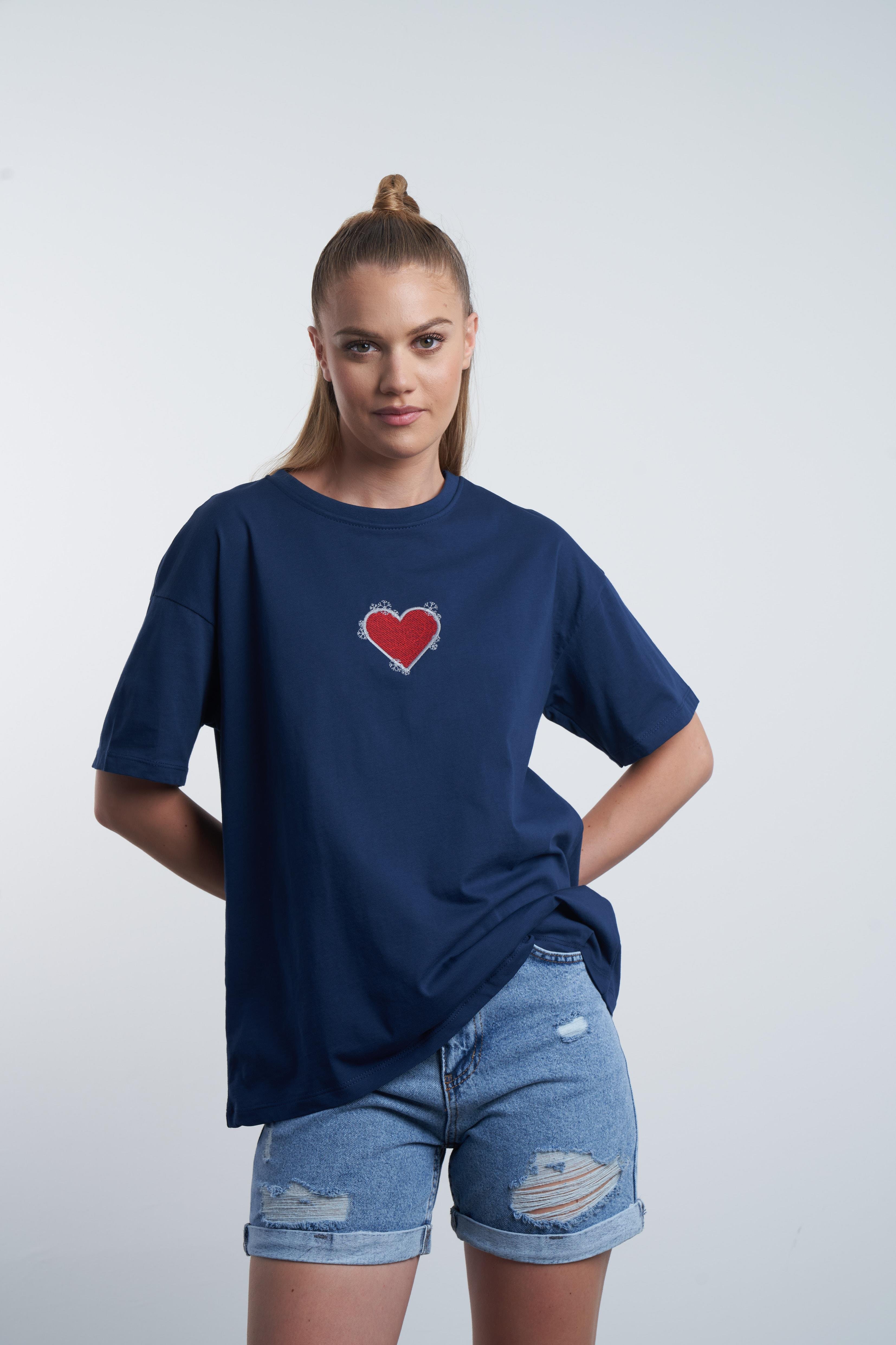 Kalp Nakış Baskılı T-shirt Lacivert