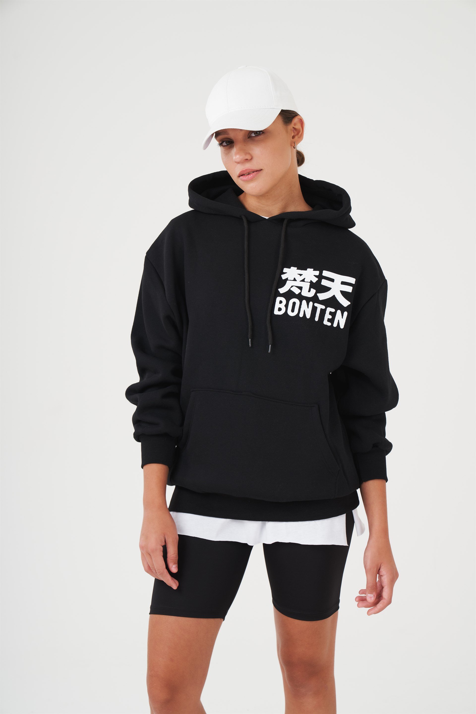 Kapüşonlu Yazı Baskılı Sweatshirt