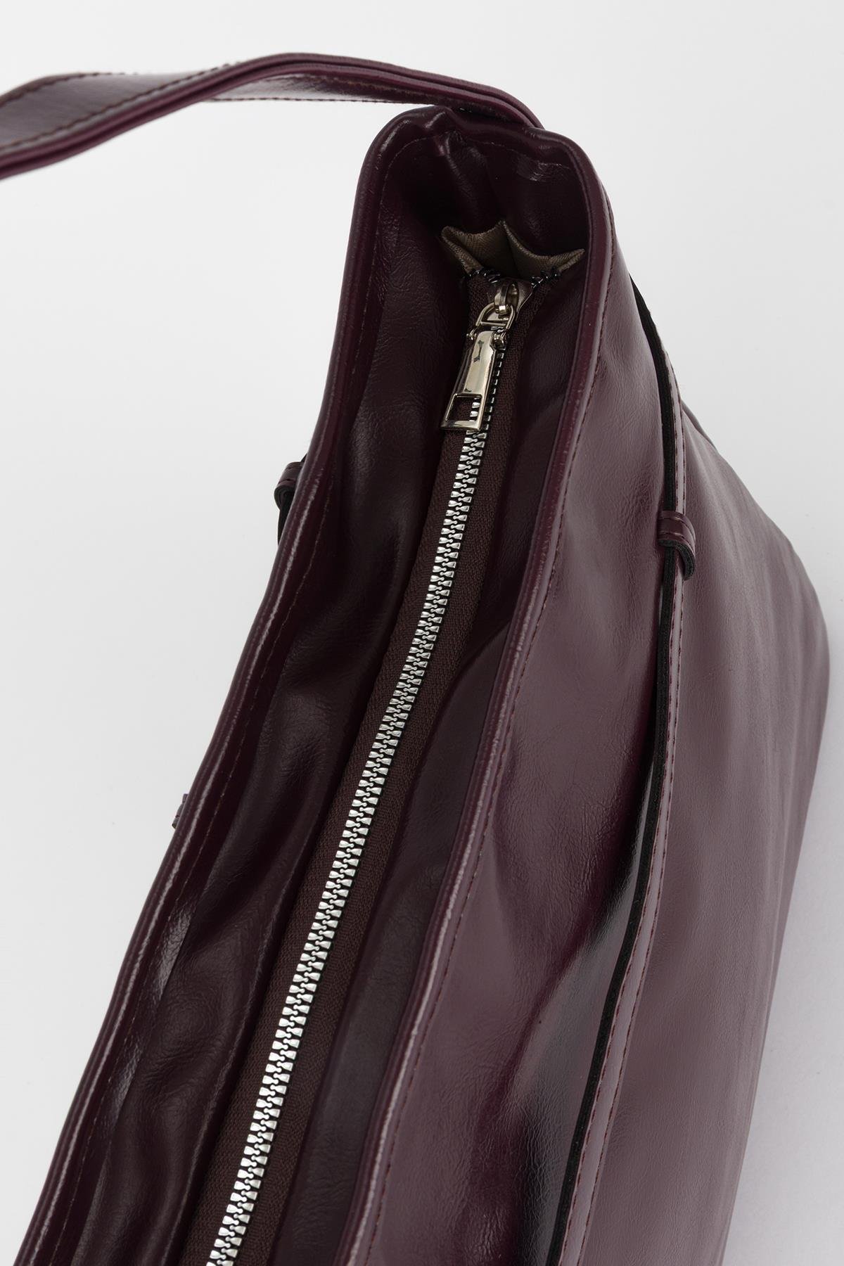 Kemer Detaylı Omuz Çantası Mürdüm