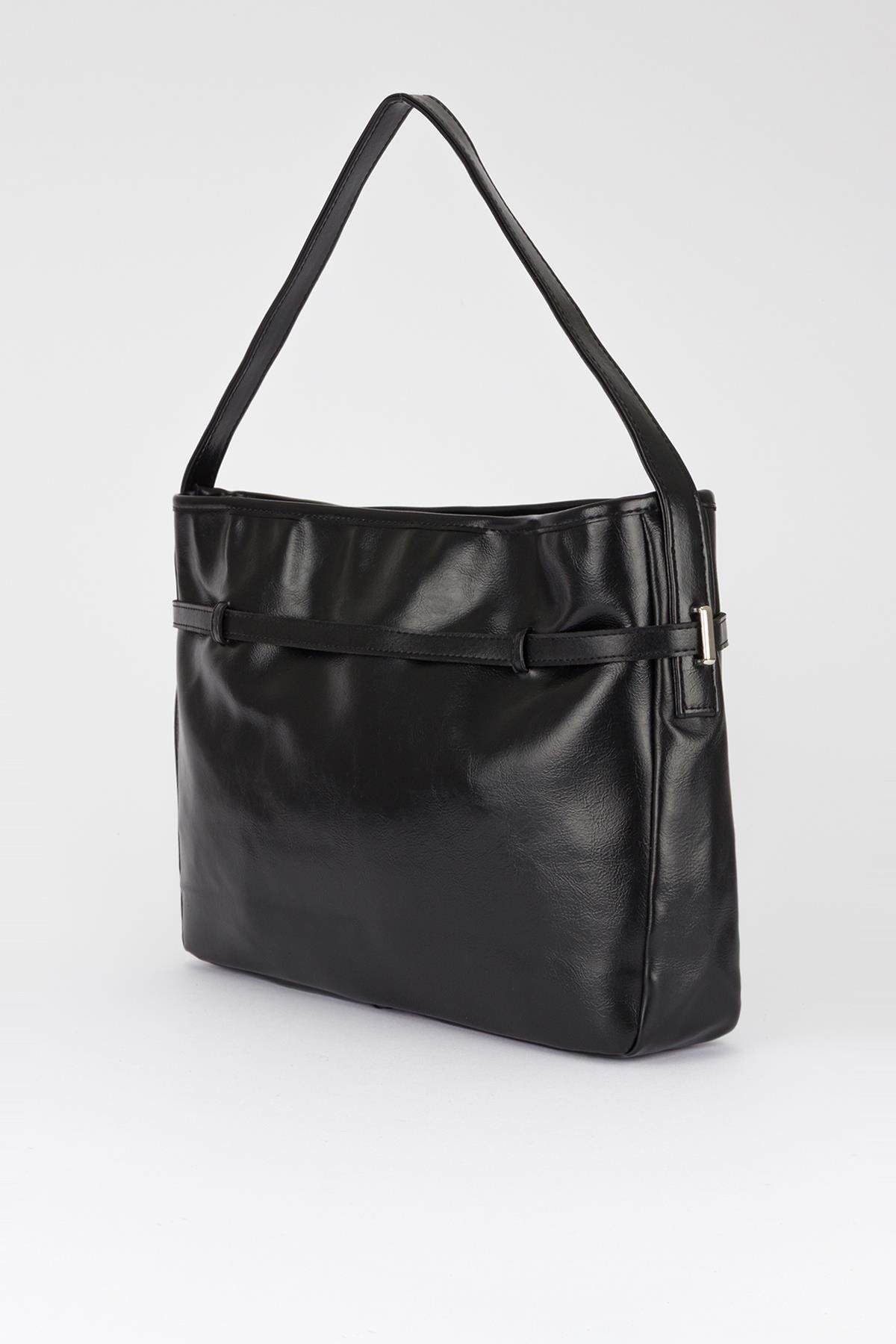 Kemer Detaylı Omuz Çantası Siyah