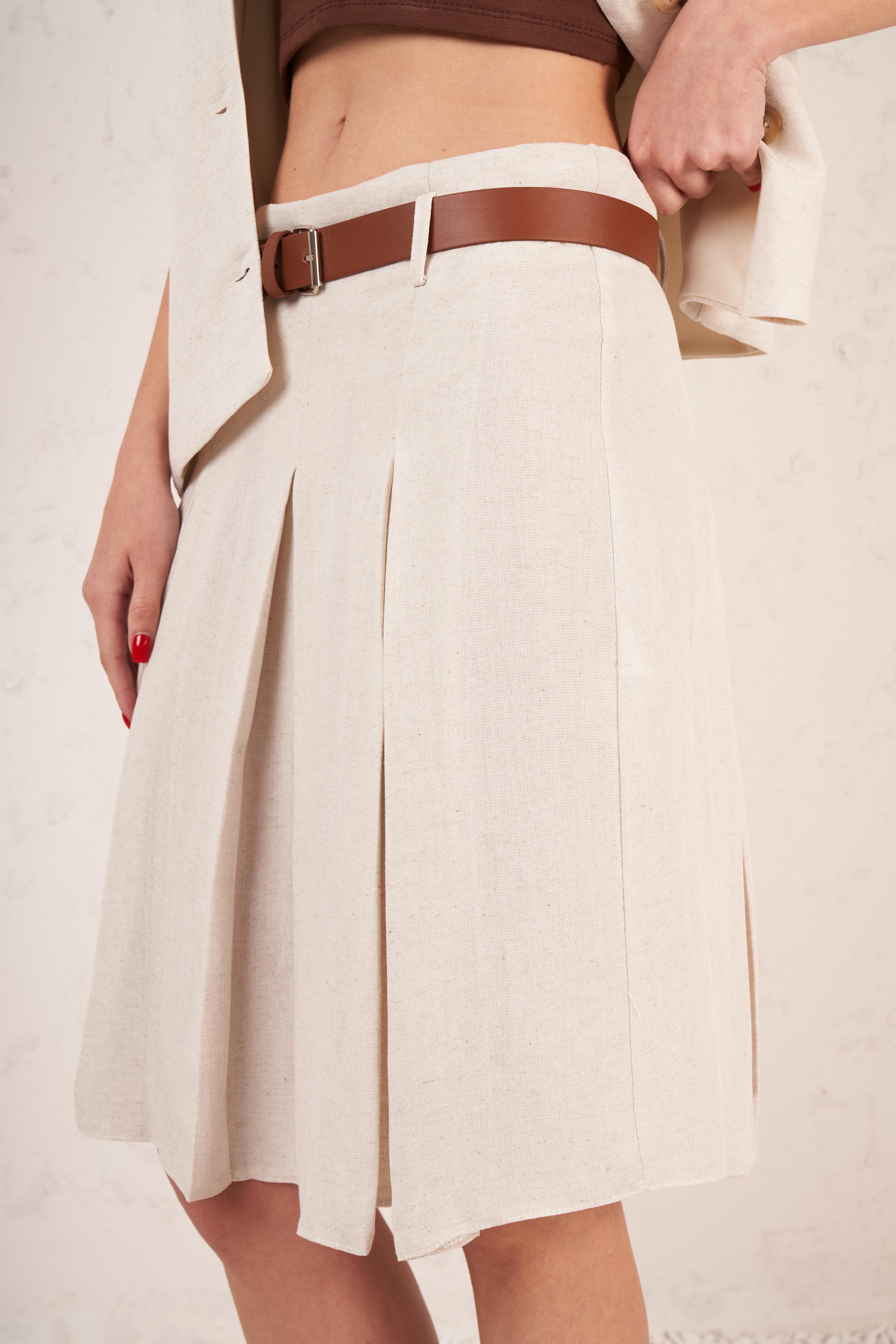 Kemerli Yırtmaç Detaylı Pileli Midi Etek Natural