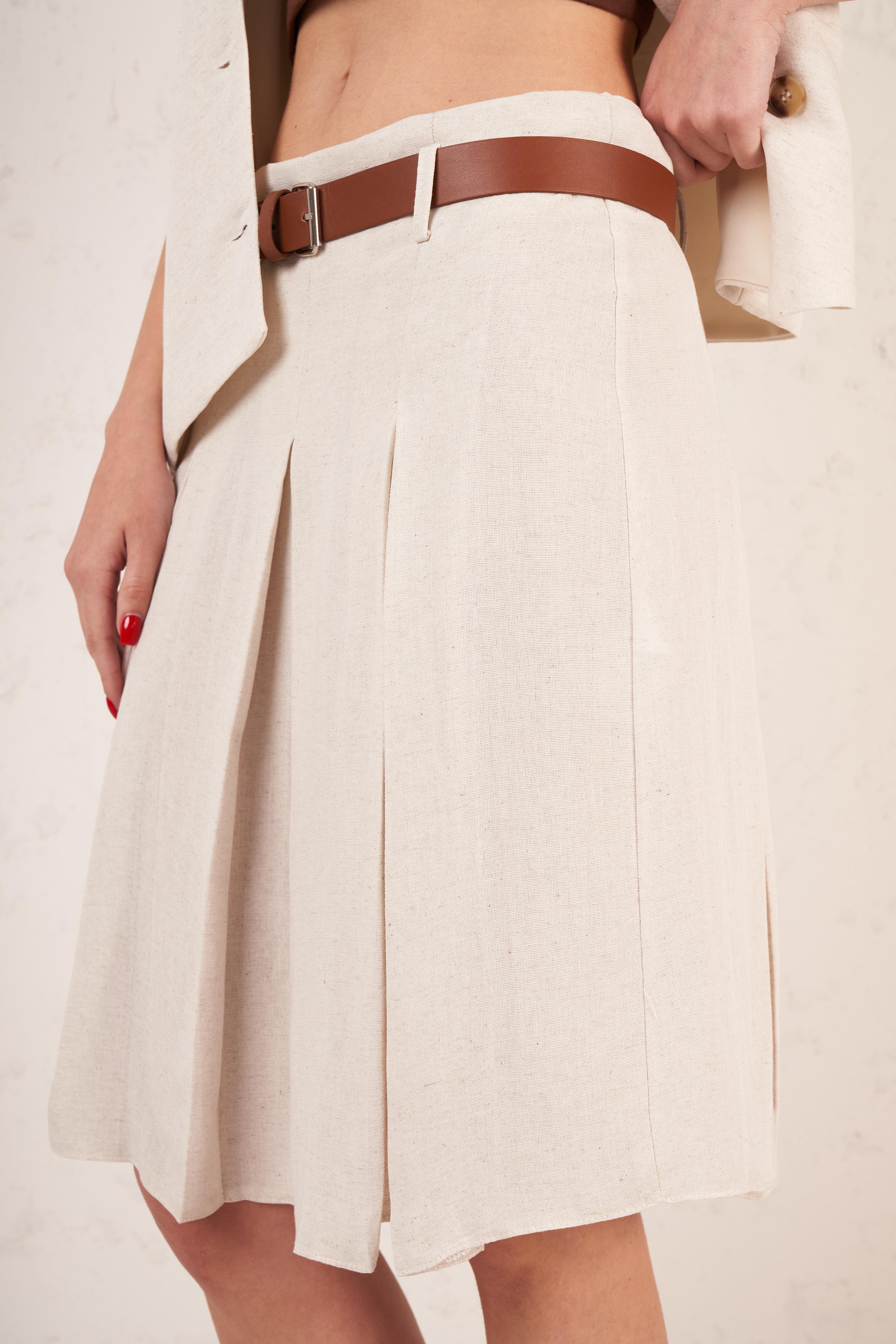 Kemerli Yırtmaç Detaylı Pileli Midi Etek Natural