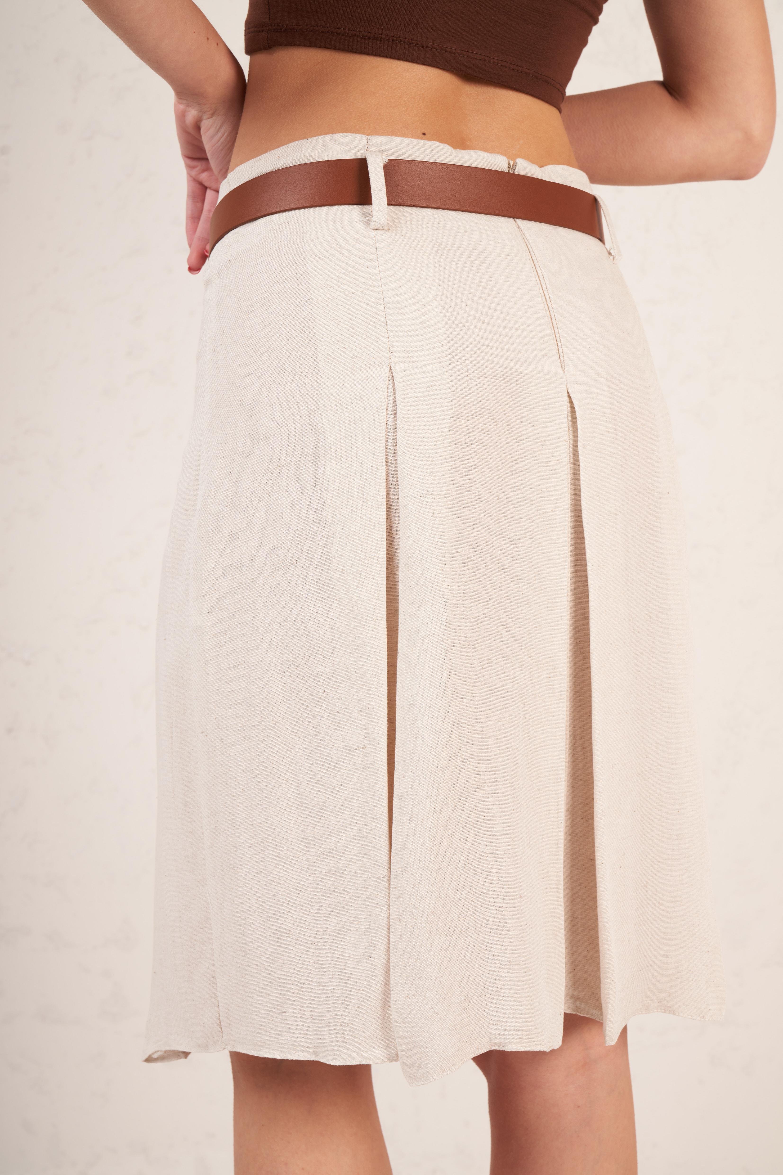 Kemerli Yırtmaç Detaylı Pileli Midi Etek Natural