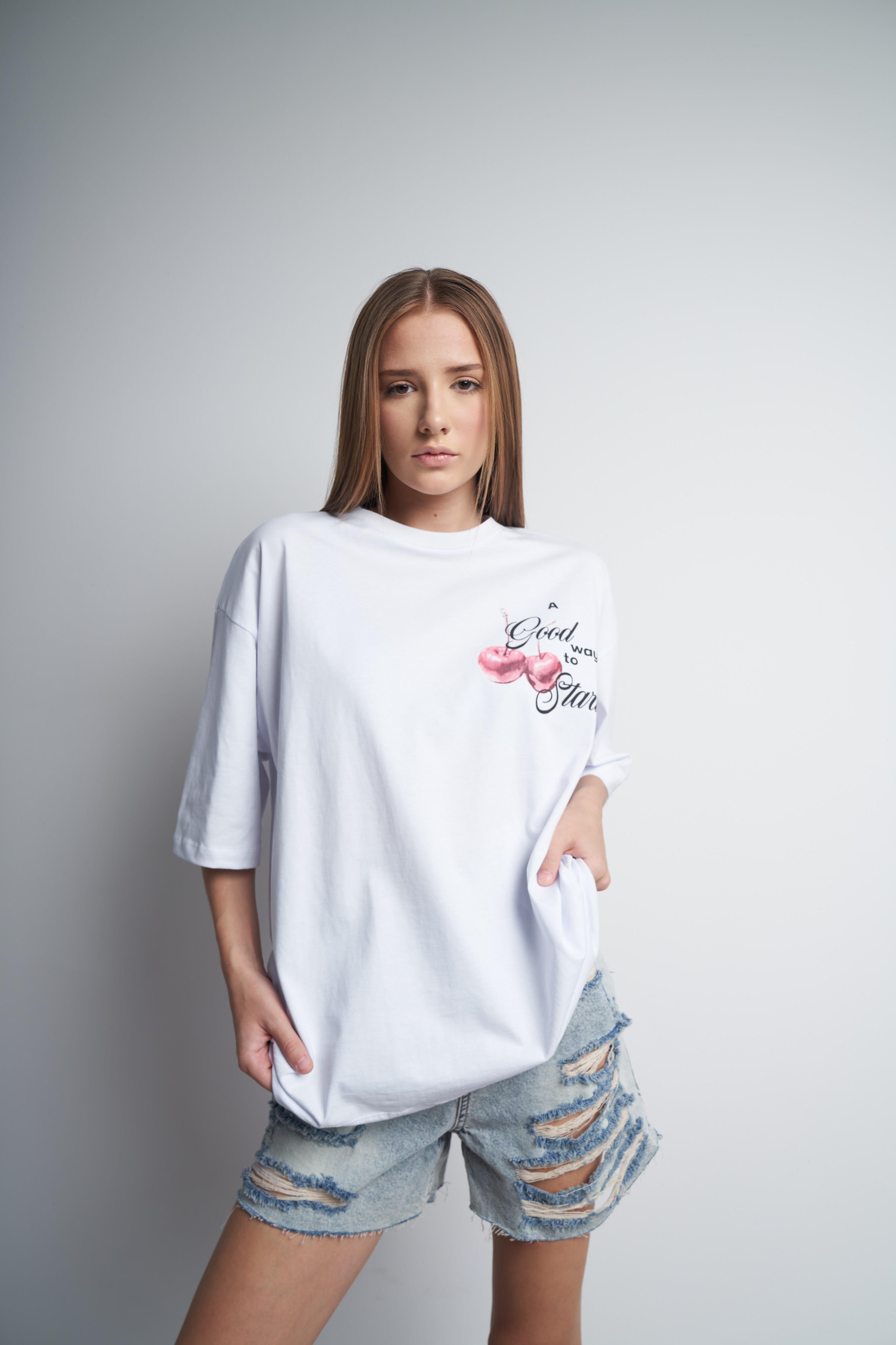 Kiraz Baskılı Oversize Kısa Kol T-shirt Beyaz