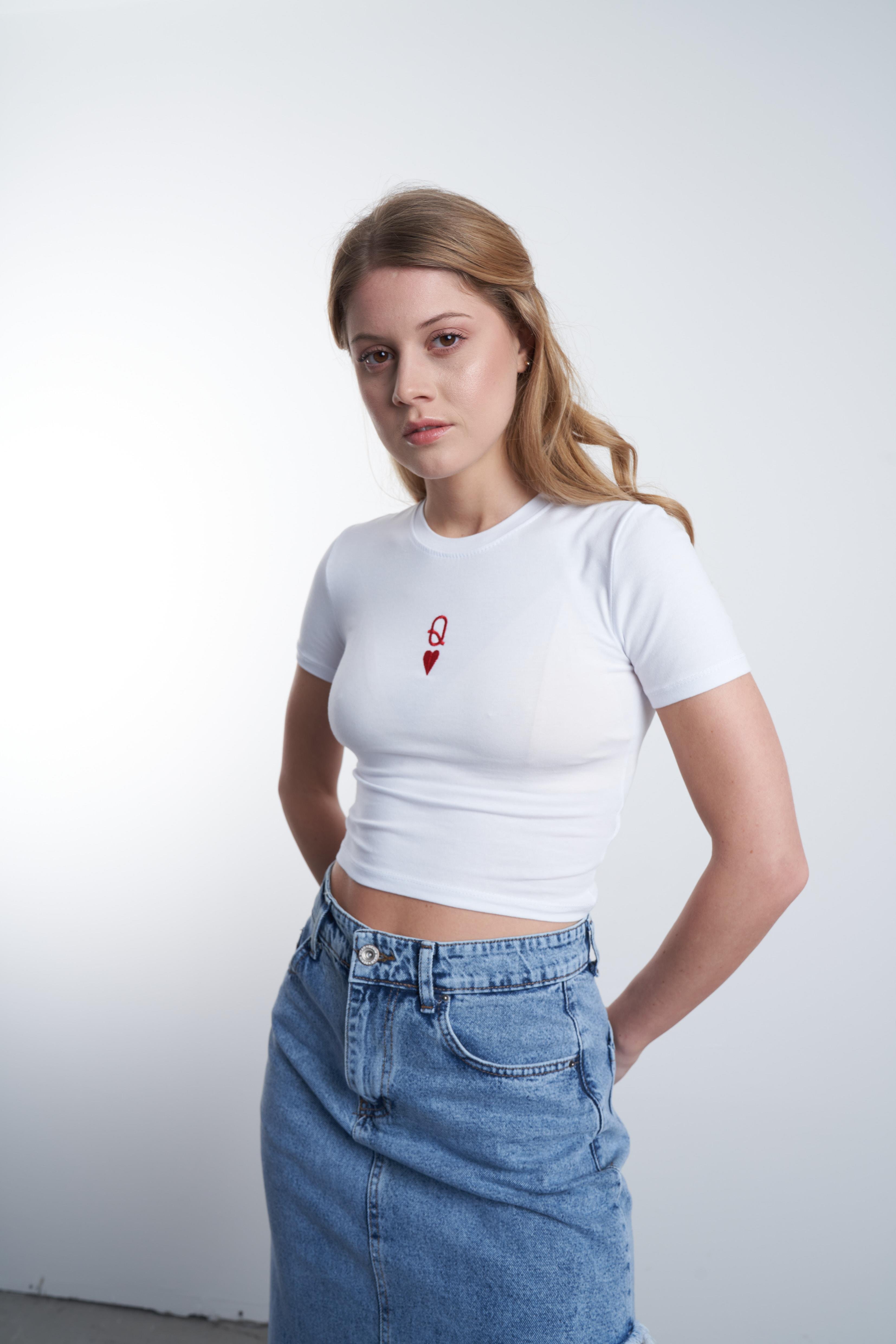 Kupa Kız Nakış Baskılı Kısa T-shirt Beyaz