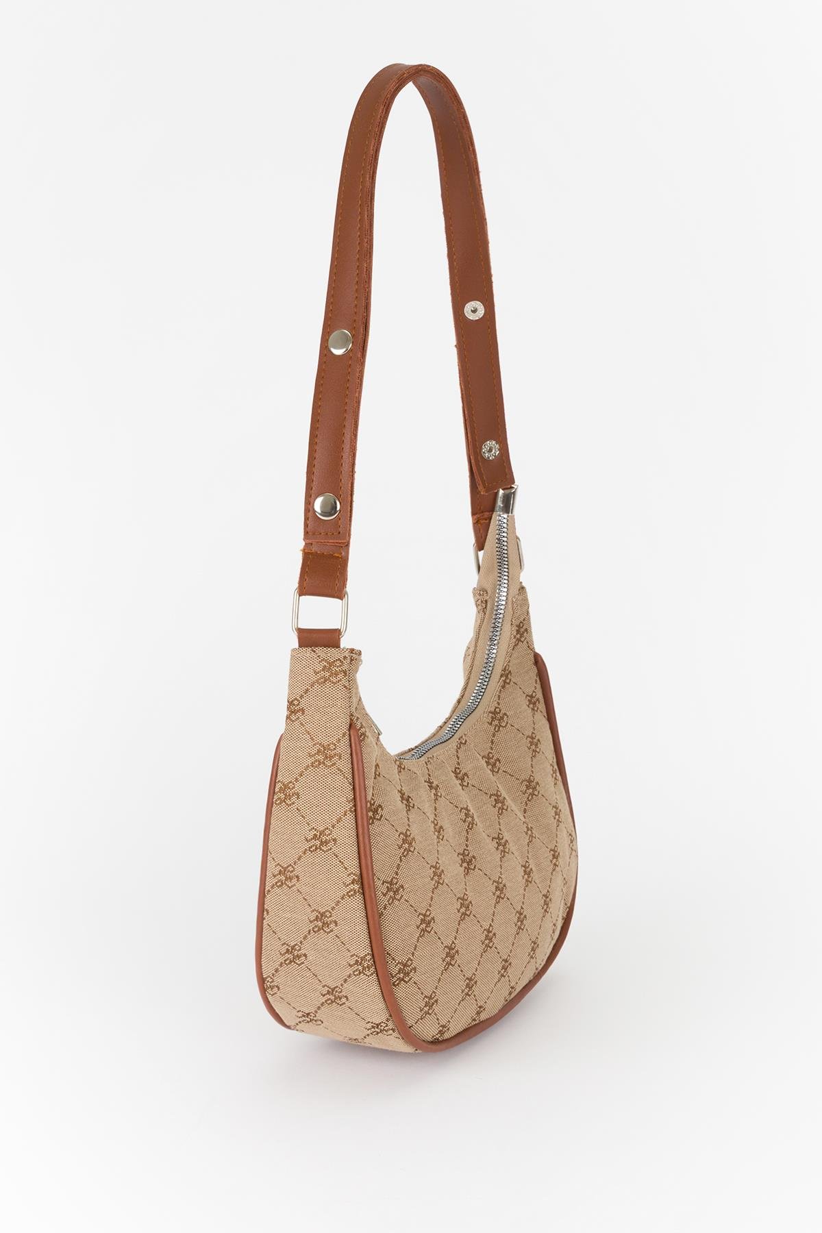 Monogram Desenli Baget Çanta Bej