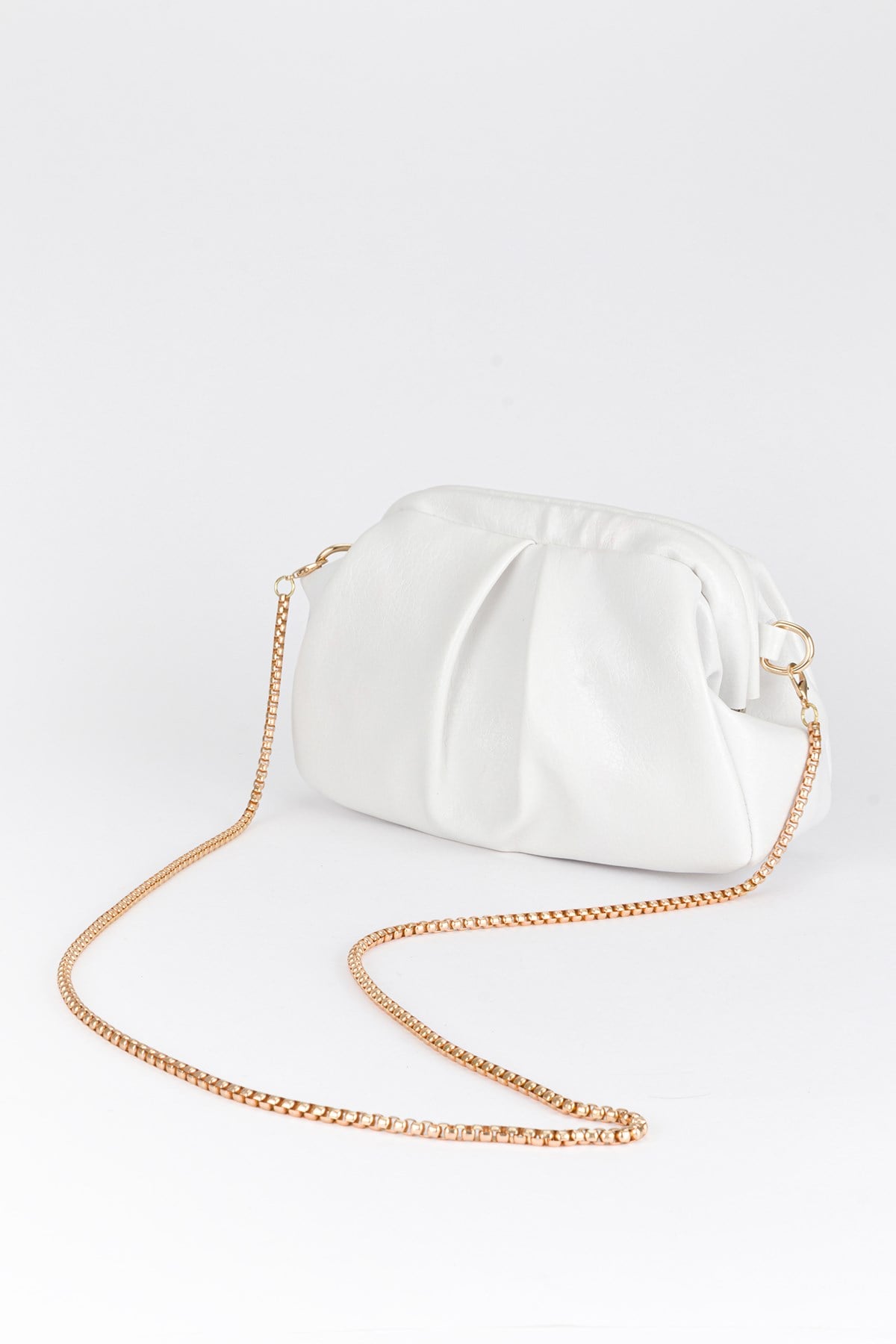 Pile Detaylı Zincir Askılı Clutch Çanta Beyaz