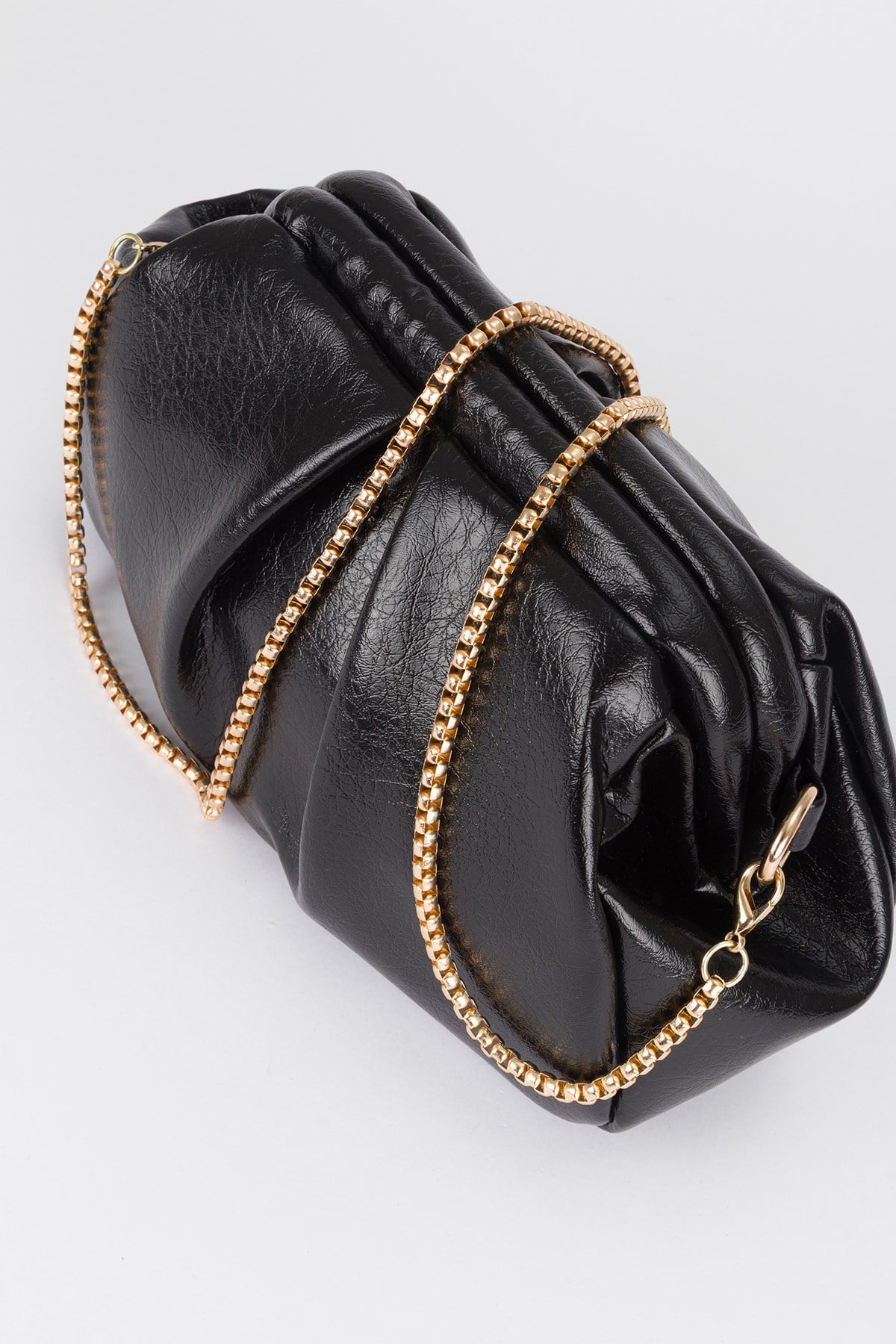 Pile Detaylı Zincir Askılı Clutch Çanta Siyah