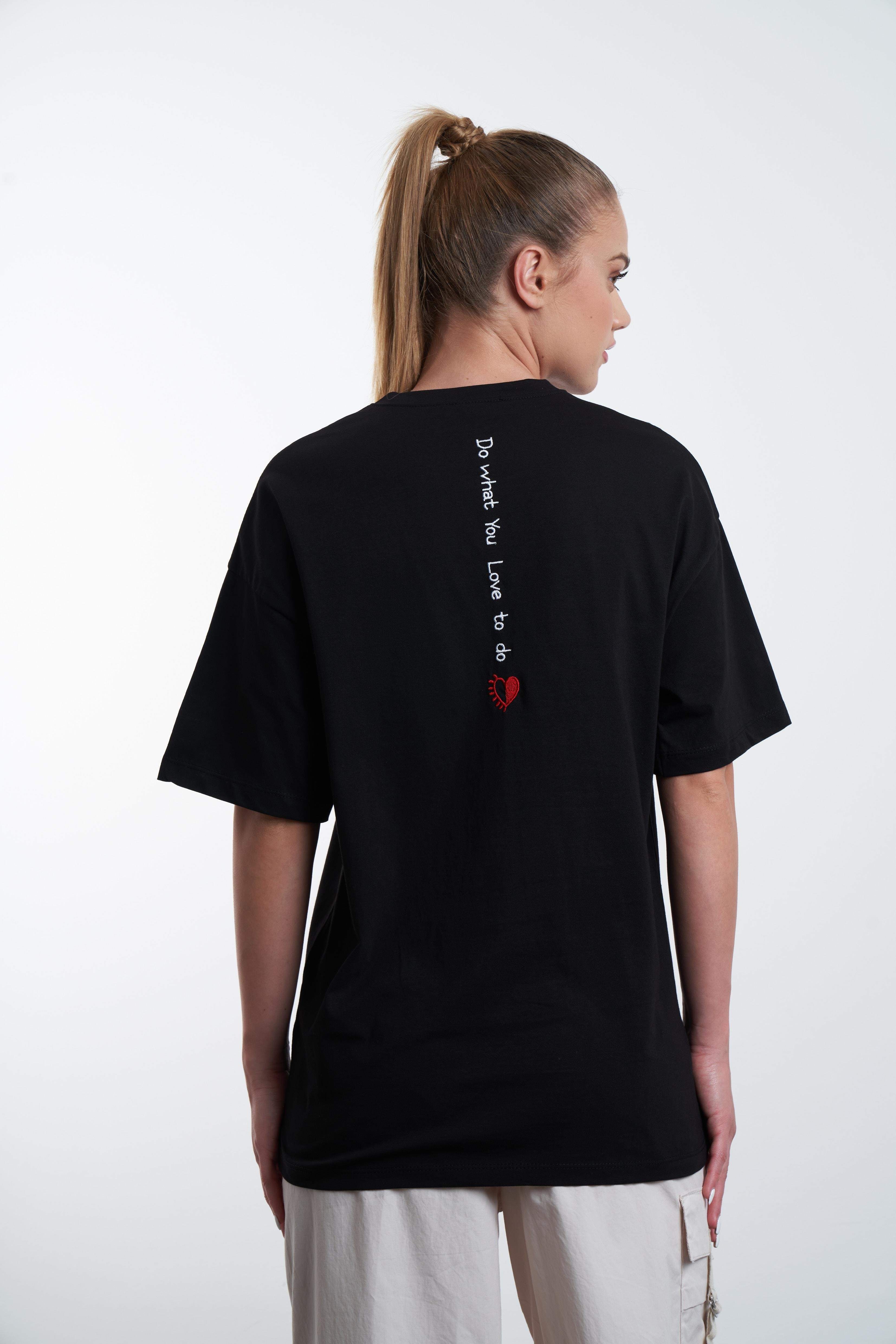 Sırt Yazı Nakış Baskılı T-shirt Siyah