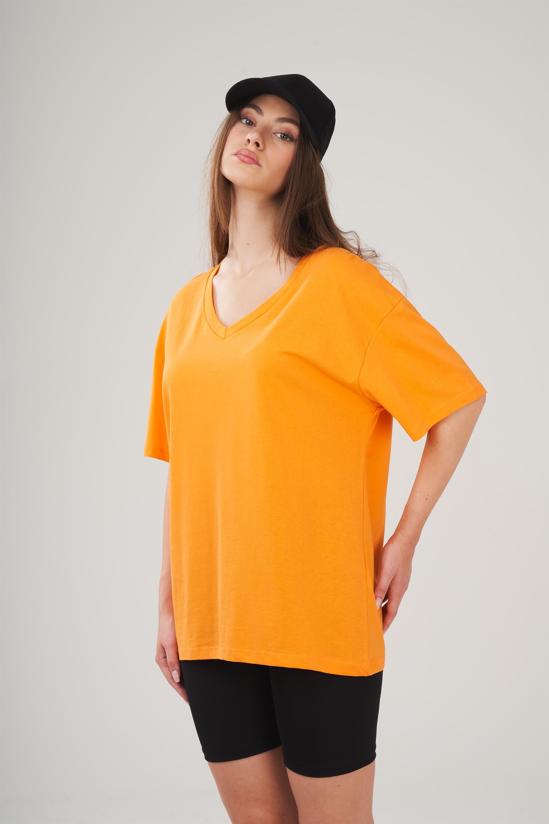 V Yaka Basic T-shirt